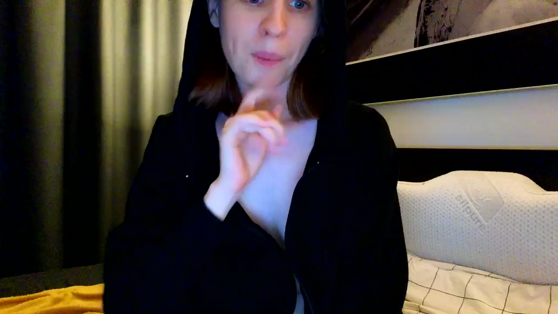 Gallery image thumbnail from Yuri_elfie's myfreecams stream on, 05/05/2024, 02:36 image 5 of 20