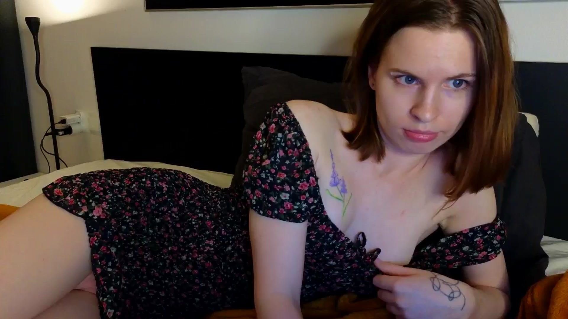 Gallery image thumbnail from Yuri_elfie's myfreecams stream on, 05/09/2024, 04:15 image 6 of 20