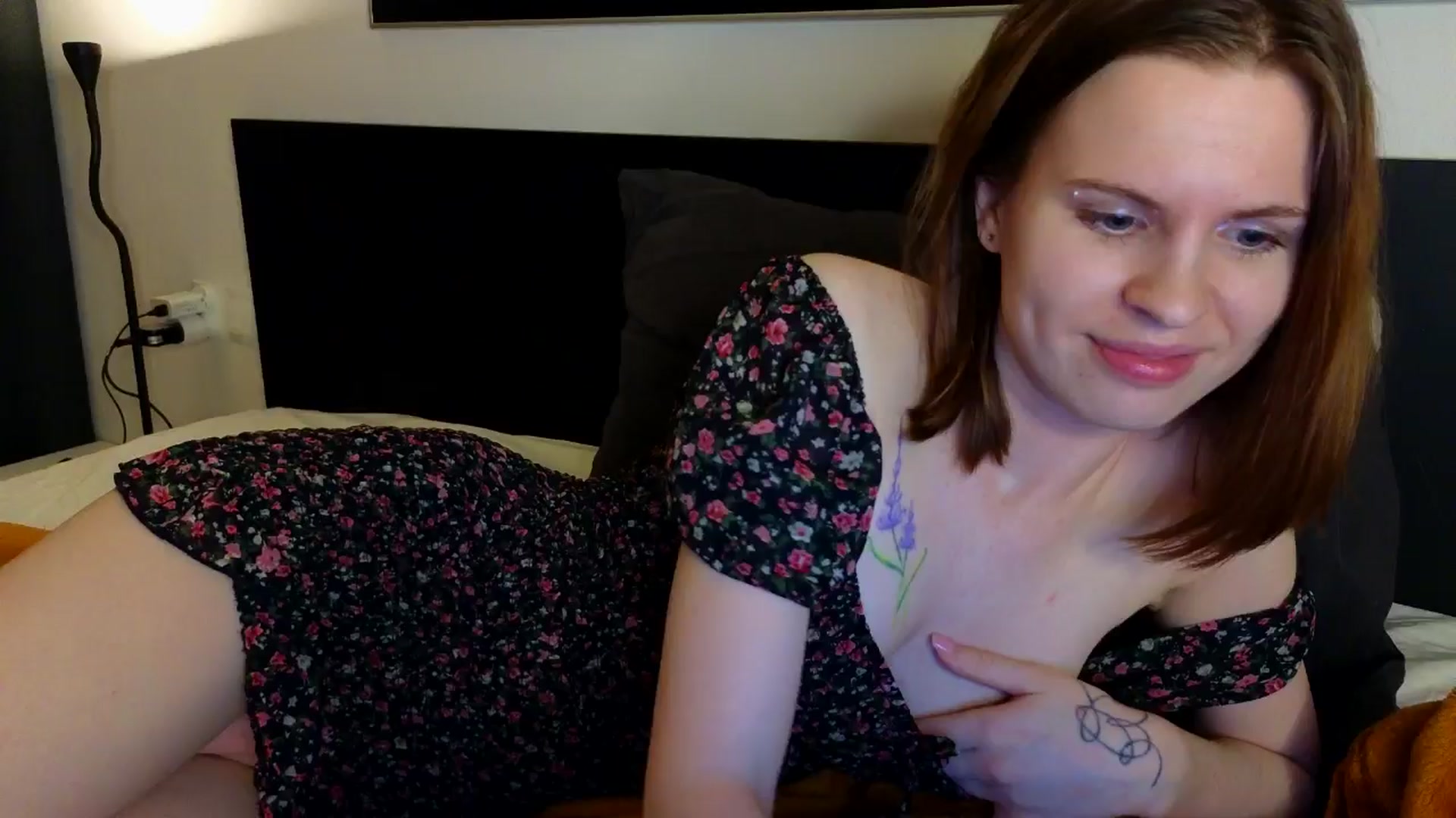 Gallery image thumbnail from Yuri_elfie's myfreecams stream on, 05/09/2024, 04:15 image 7 of 20