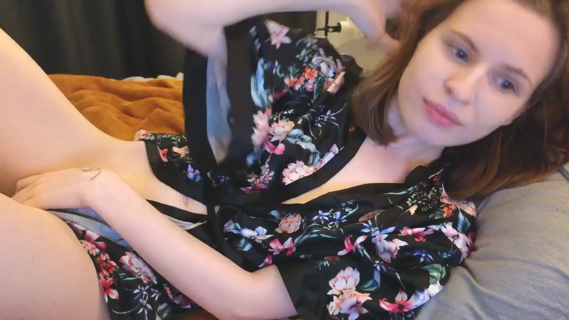 Gallery image thumbnail from Yuri_elfie's myfreecams stream on, 05/10/2024, 18:07 image 8 of 20