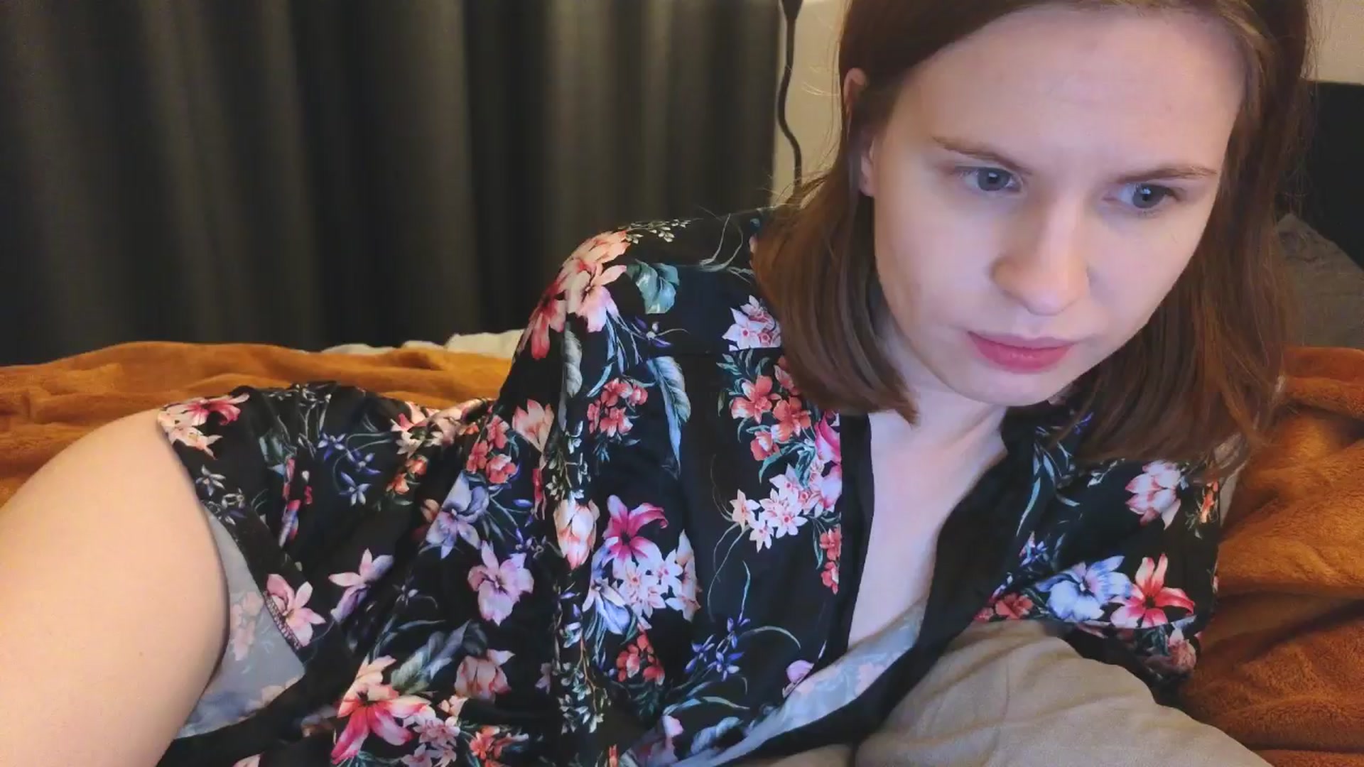 Gallery image thumbnail from Yuri_elfie's myfreecams stream on, 05/10/2024, 18:07 image 16 of 20