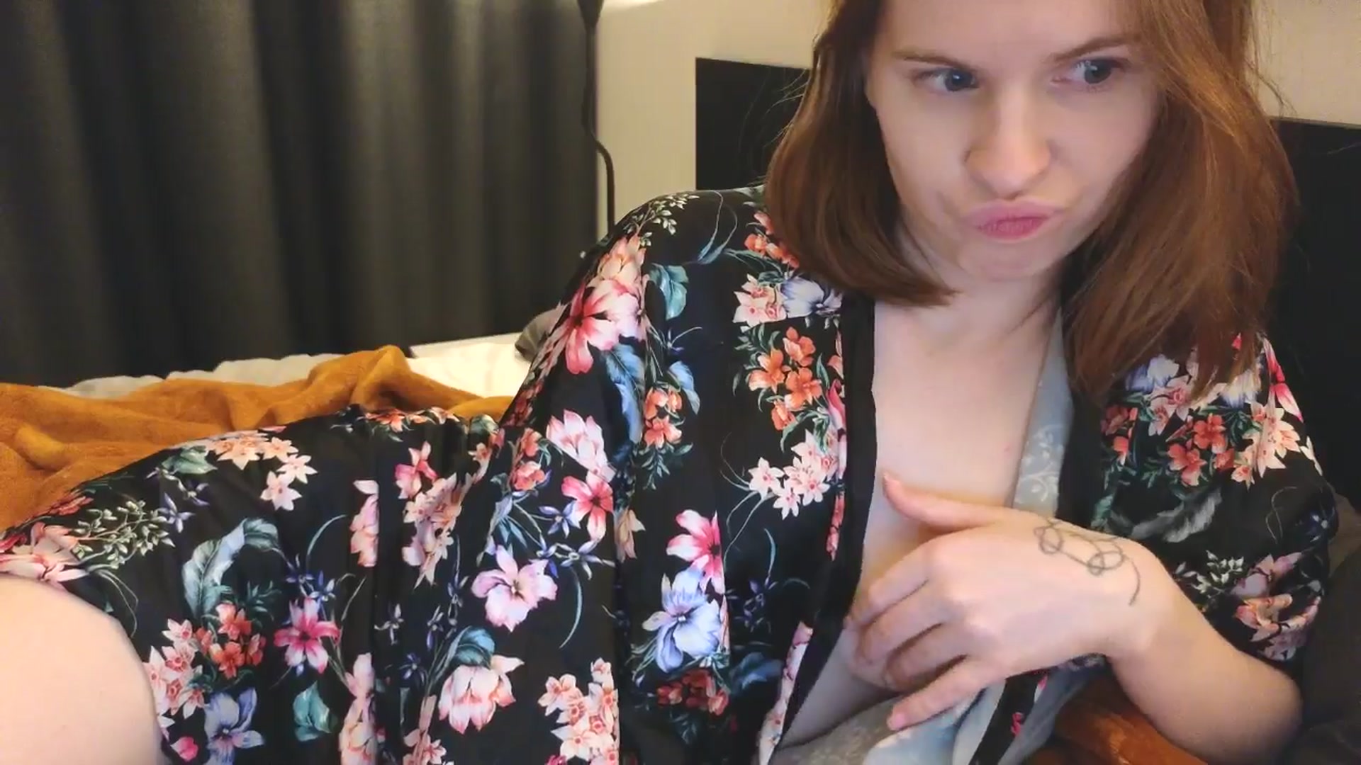 Gallery image thumbnail from Yuri_elfie's myfreecams stream on, 05/10/2024, 20:30 image 16 of 20