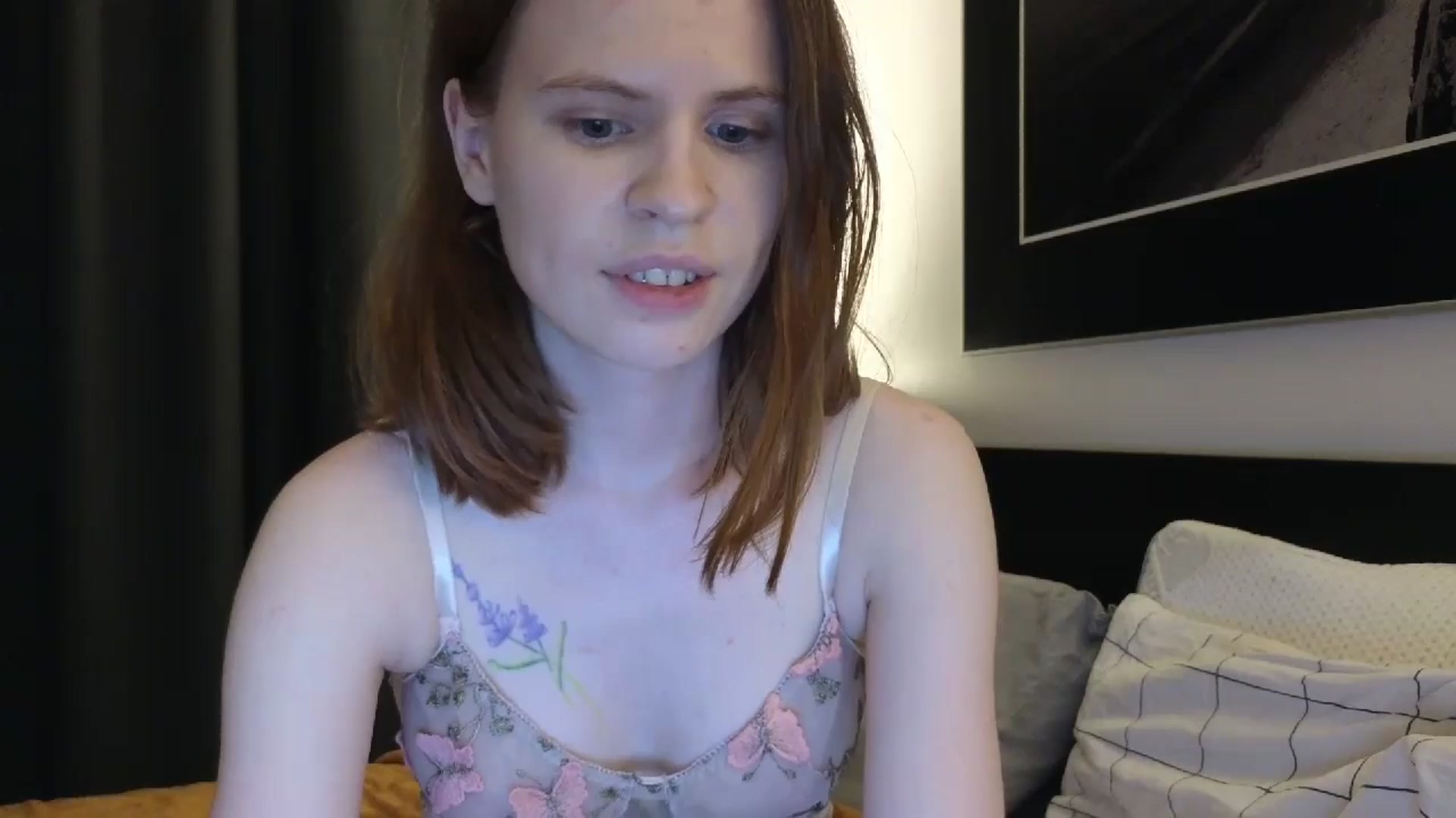 Gallery image thumbnail from Yuri_elfie's myfreecams stream on, 08/04/2024, 24:03 image 17 of 20