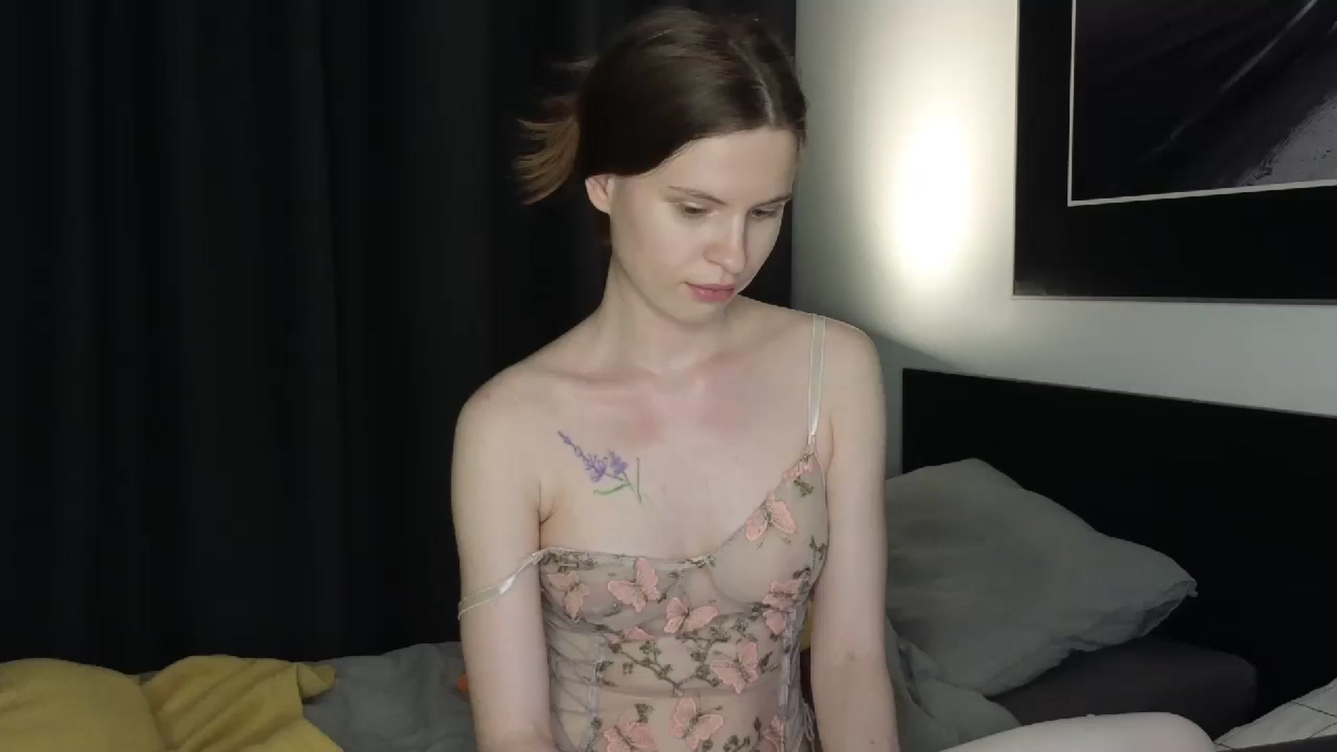 Gallery image thumbnail from Yuri_elfie's myfreecams stream on, 08/20/2024, 22:04 image 17 of 20
