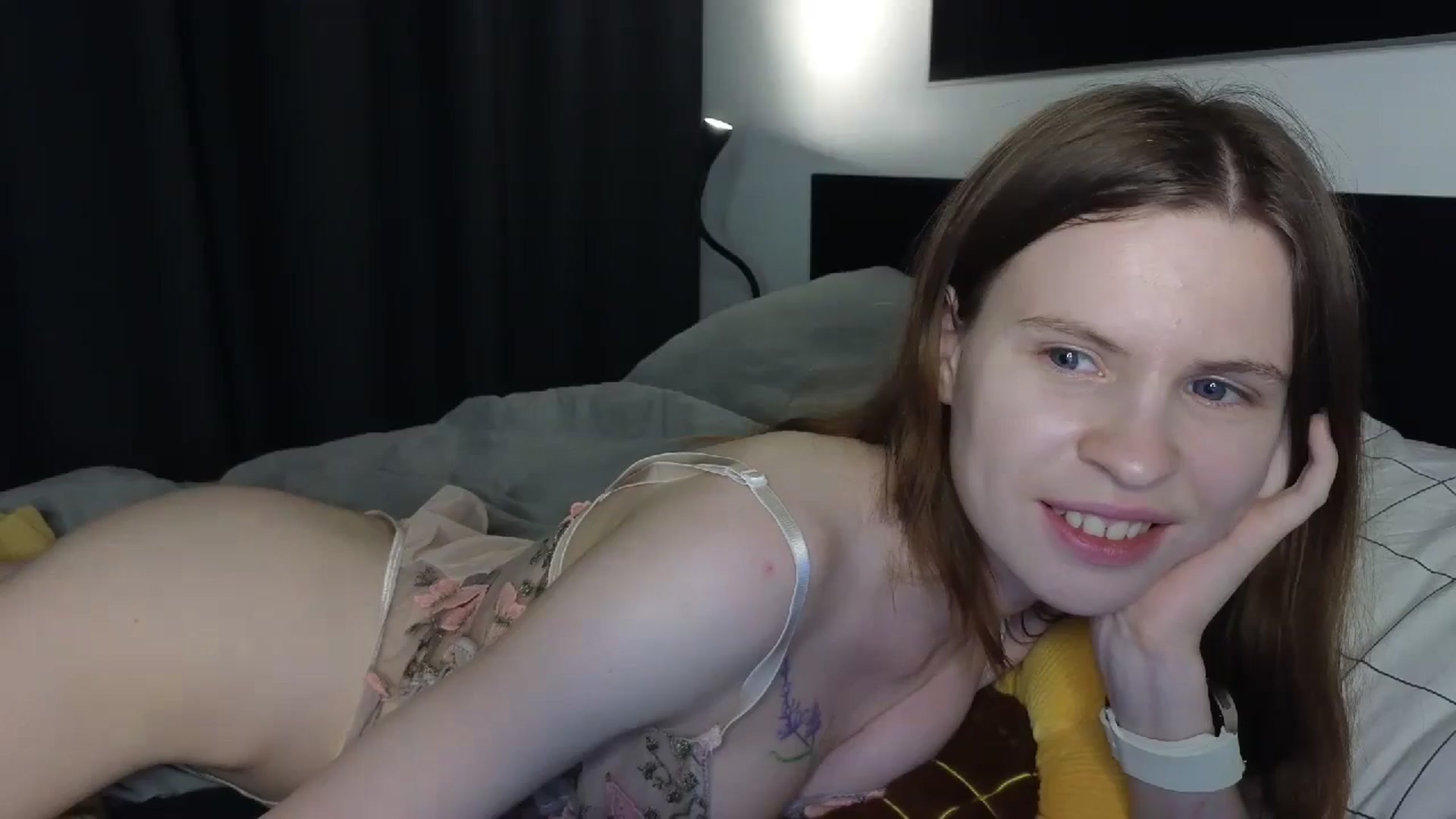 Gallery image thumbnail from Yuri_elfie's myfreecams stream on, 08/20/2024, 22:55 image 14 of 20