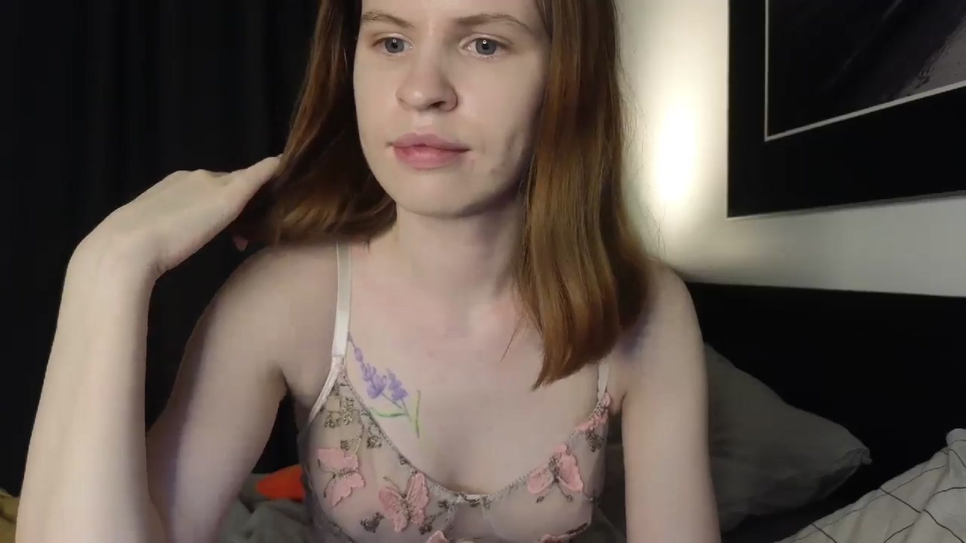 Gallery image thumbnail from Yuri_elfie's myfreecams stream on, 08/21/2024, 01:30 image 19 of 20