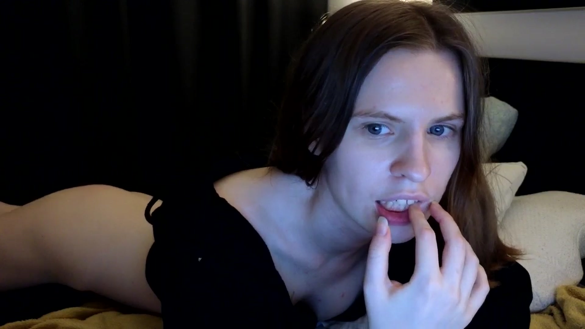 Gallery image thumbnail from Yuri_elfie's myfreecams stream on, 08/25/2024, 04:58 image 15 of 20