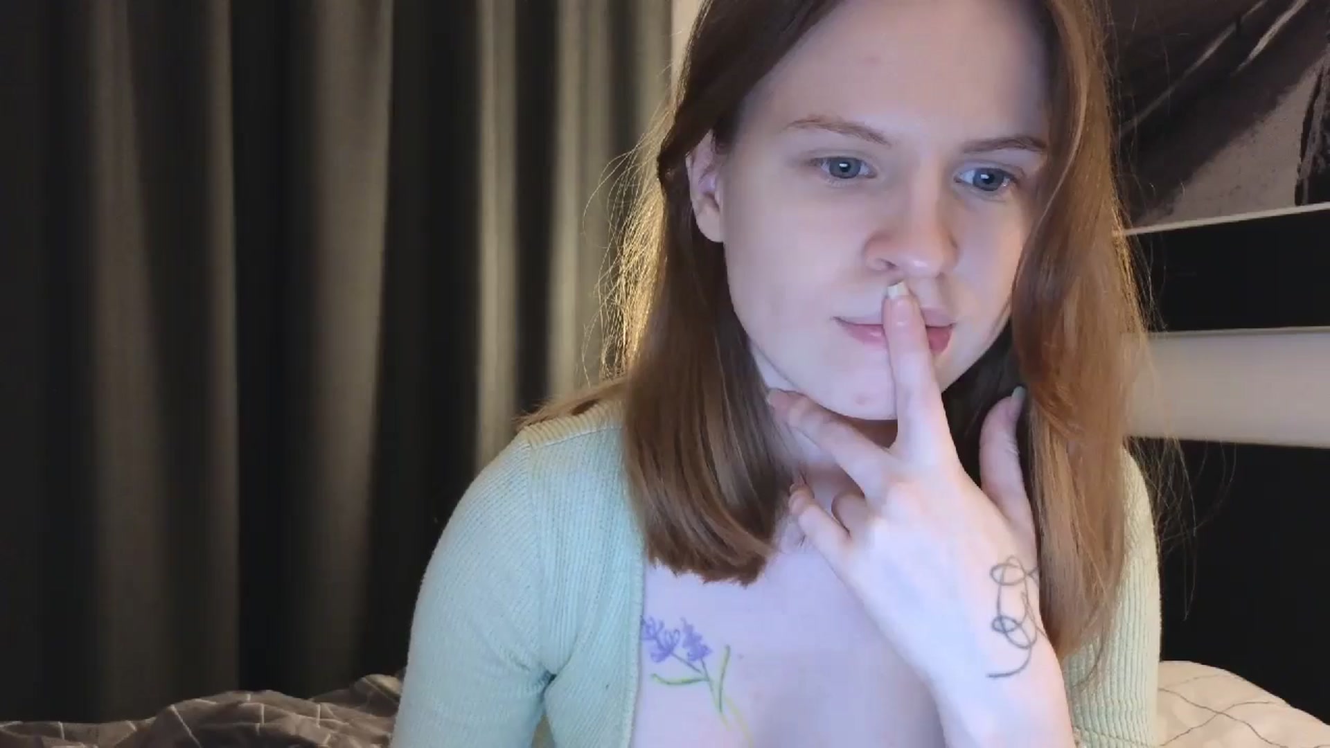 Gallery image thumbnail from Yuri_elfie's myfreecams stream on, 10/14/2024, 04:43 image 19 of 20