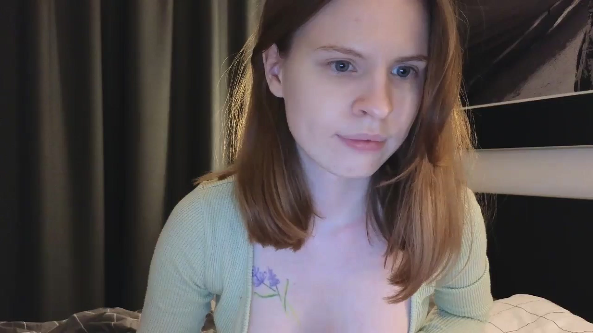 Gallery image thumbnail from Yuri_elfie's myfreecams stream on, 10/14/2024, 04:43 image 18 of 20