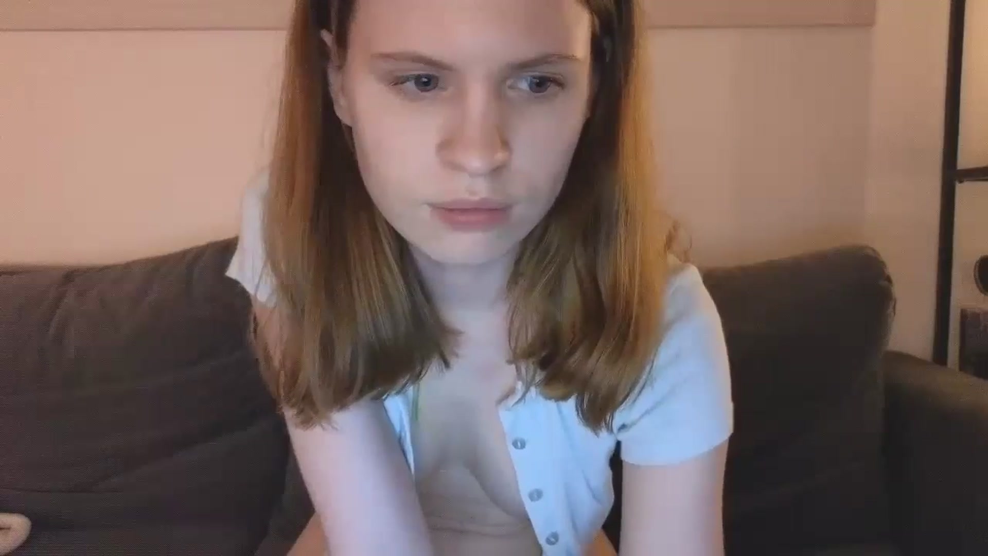 Gallery image thumbnail from Yuri_elfie's myfreecams stream on, 11/09/2024, 04:44 image 18 of 20