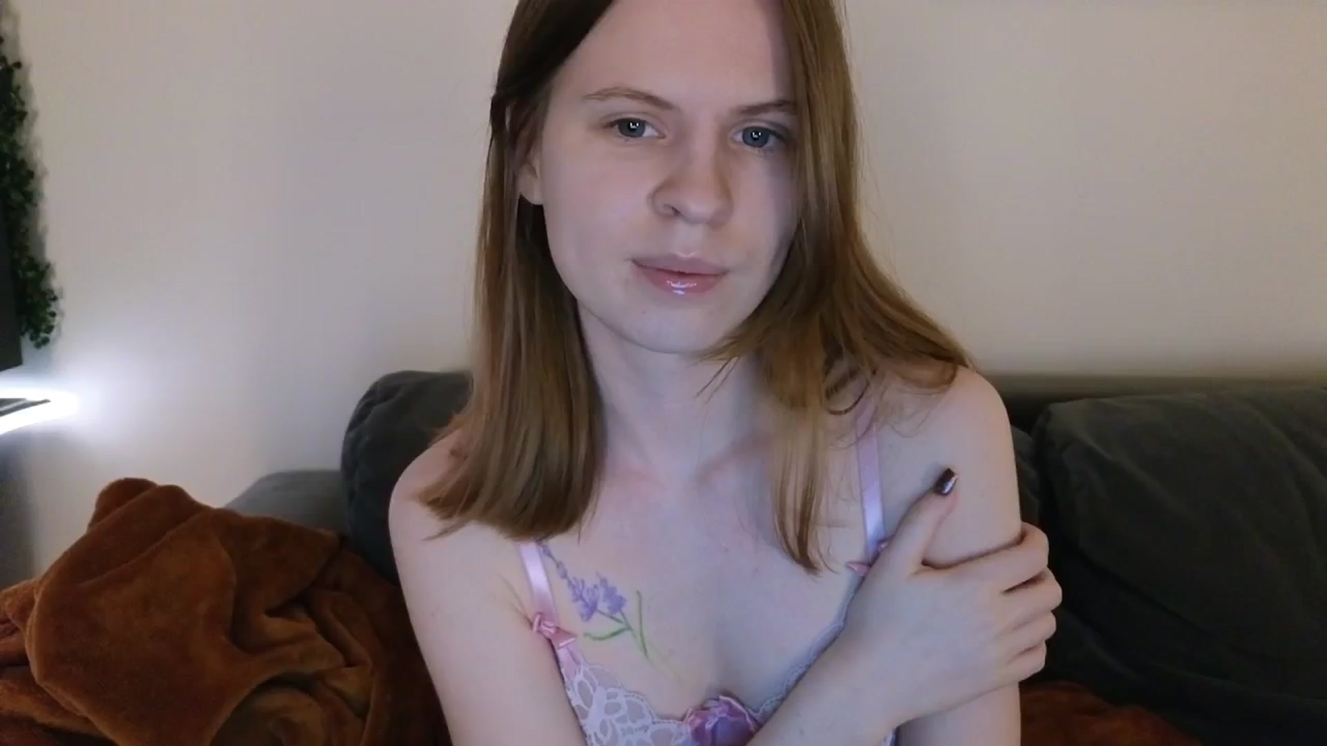 Gallery image thumbnail from Yuri_elfie's myfreecams stream on, 11/24/2024, 04:09 image 1 of 20