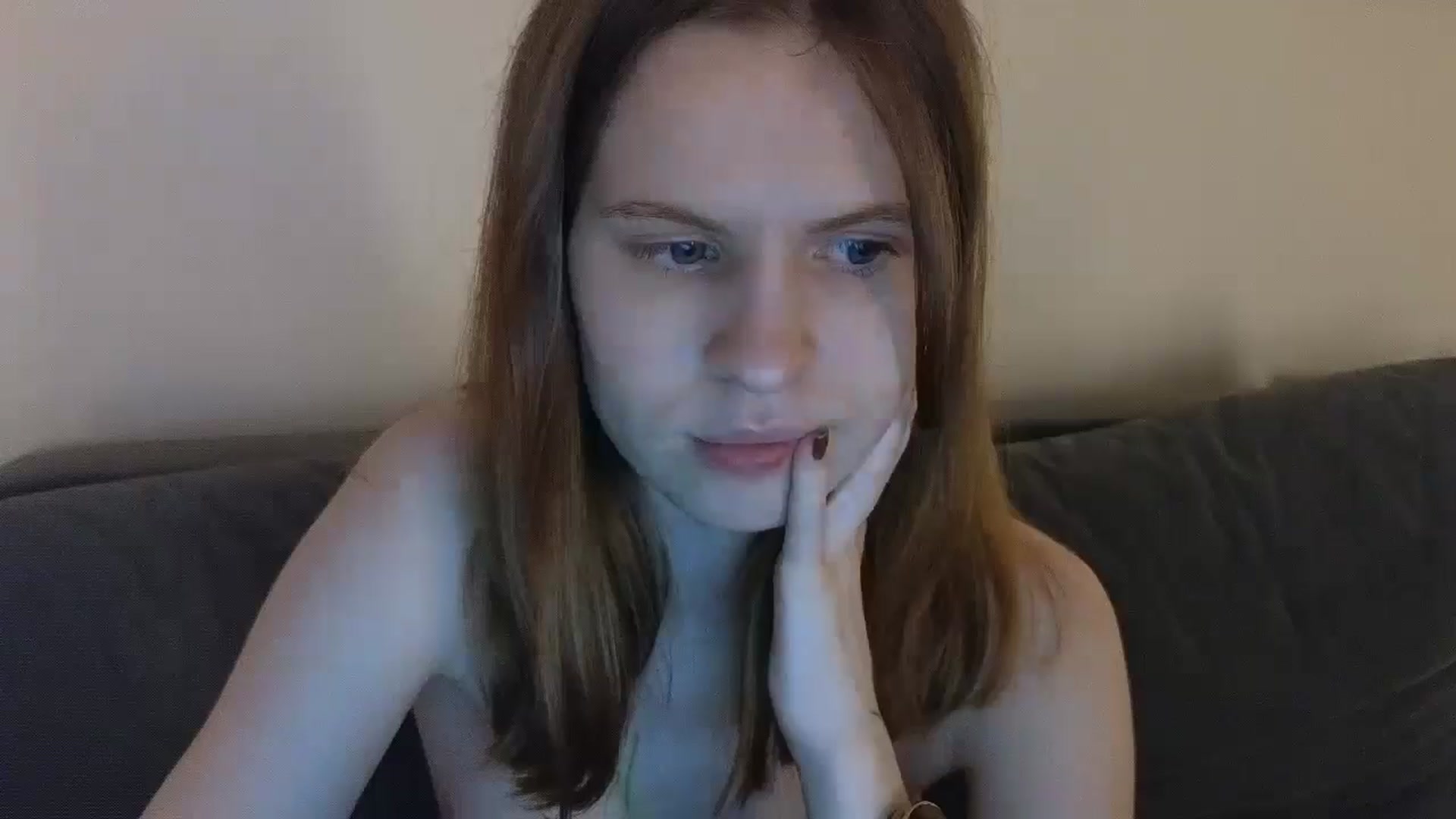 Gallery image thumbnail from Yuri_elfie's myfreecams stream on, 12/03/2024, 07:22 image 18 of 20