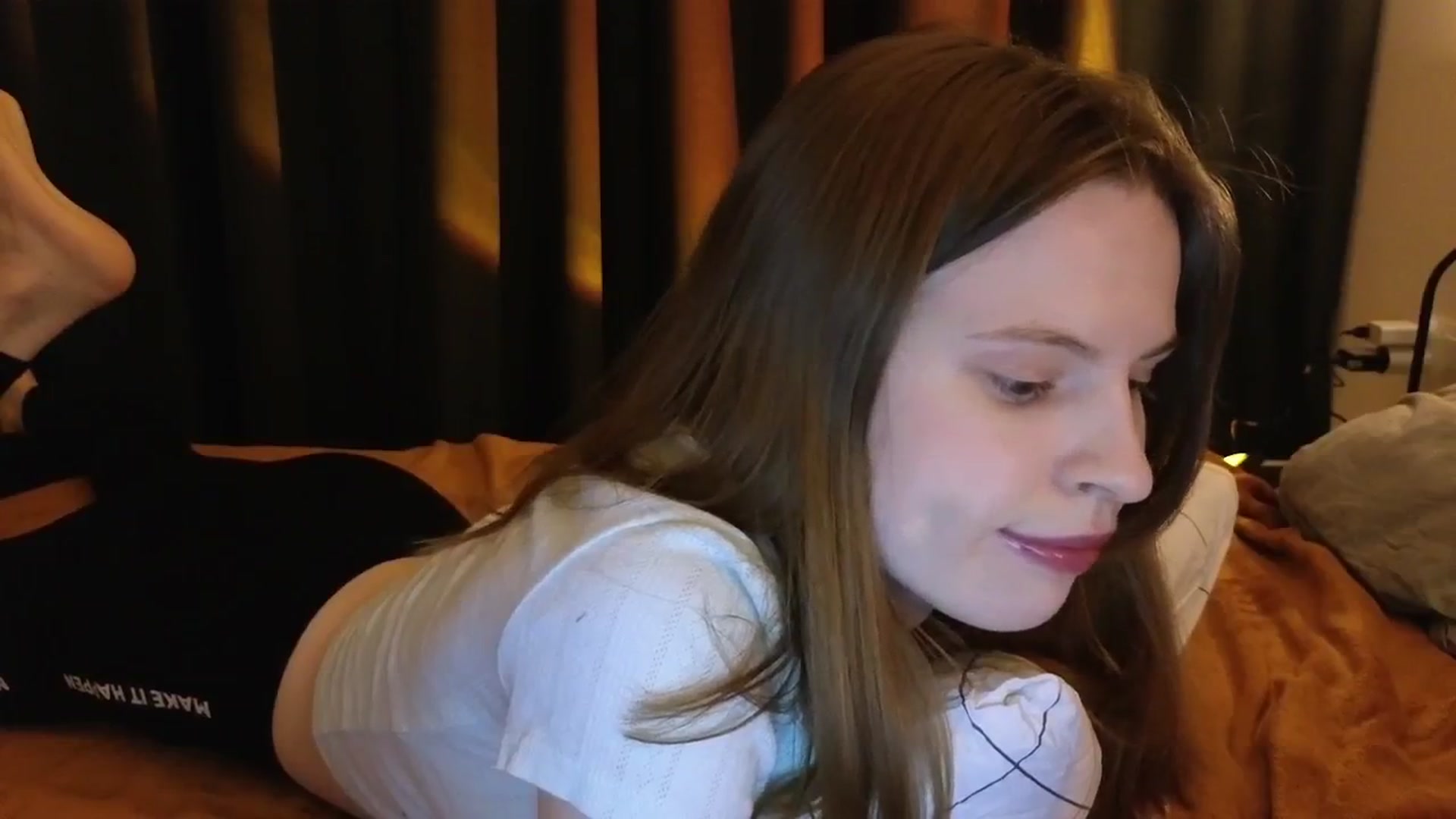 Gallery image thumbnail from Yuri_elfie's myfreecams stream on, 12/04/2024, 04:05 image 5 of 20