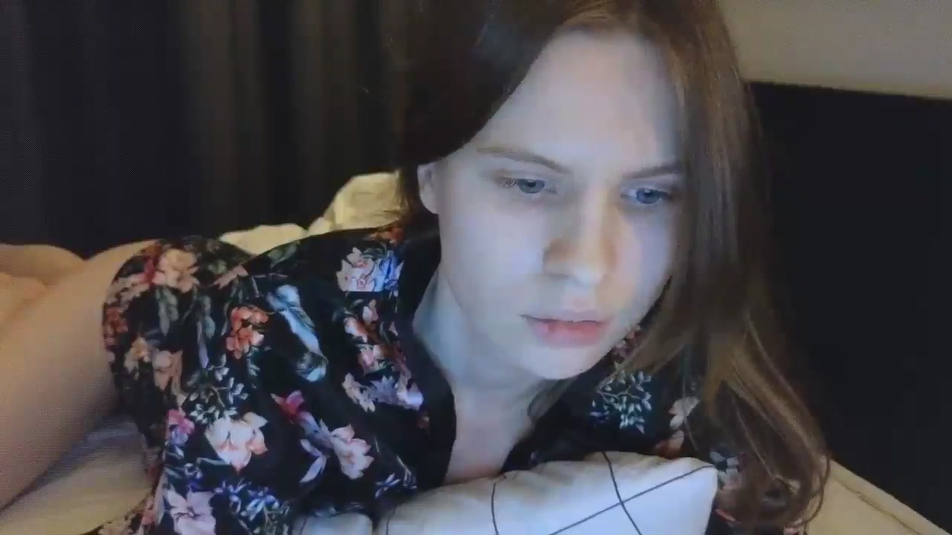 Gallery image thumbnail from Yuri_elfie's myfreecams stream on, 12/20/2024, 02:56 image 5 of 20
