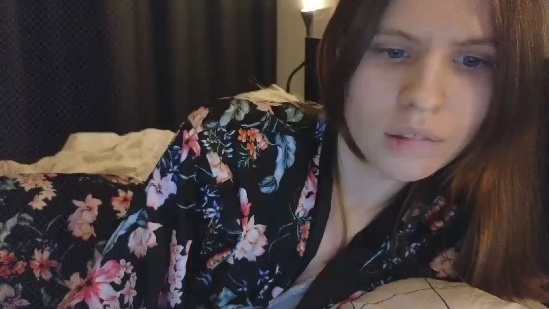 Gallery image thumbnail from Yuri_elfie's myfreecams stream on, 12/20/2024, 02:56 image 10 of 20