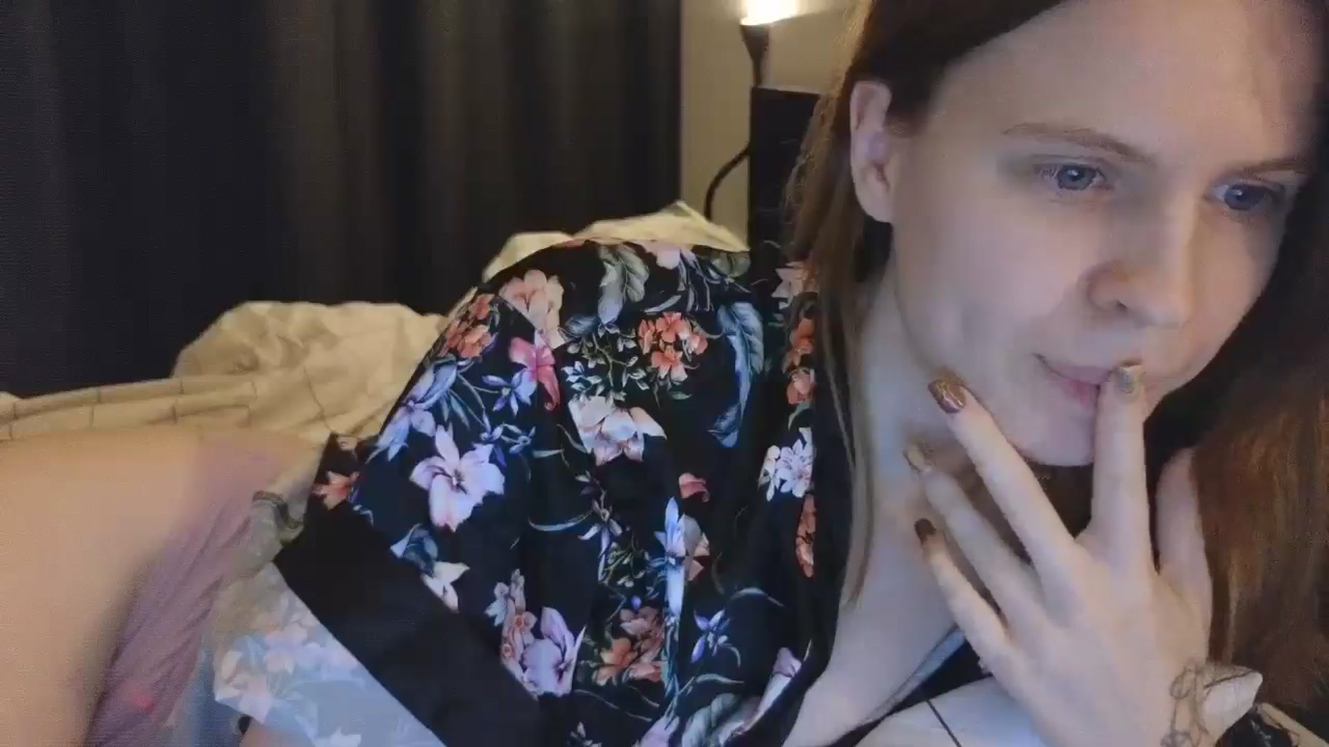 Gallery image thumbnail from Yuri_elfie's myfreecams stream on, 12/20/2024, 02:56 image 3 of 20