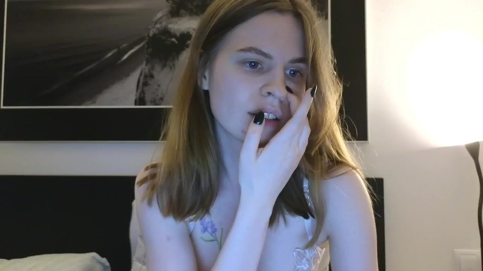Gallery image thumbnail from Yuri_elfie's myfreecams stream on, 12/28/2024, 14:28 image 6 of 20
