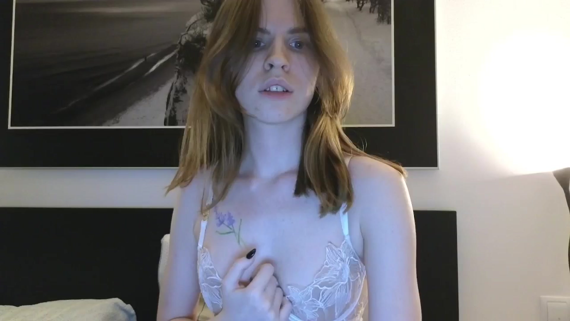 Gallery image thumbnail from Yuri_elfie's myfreecams stream on, 12/28/2024, 14:28 image 11 of 20