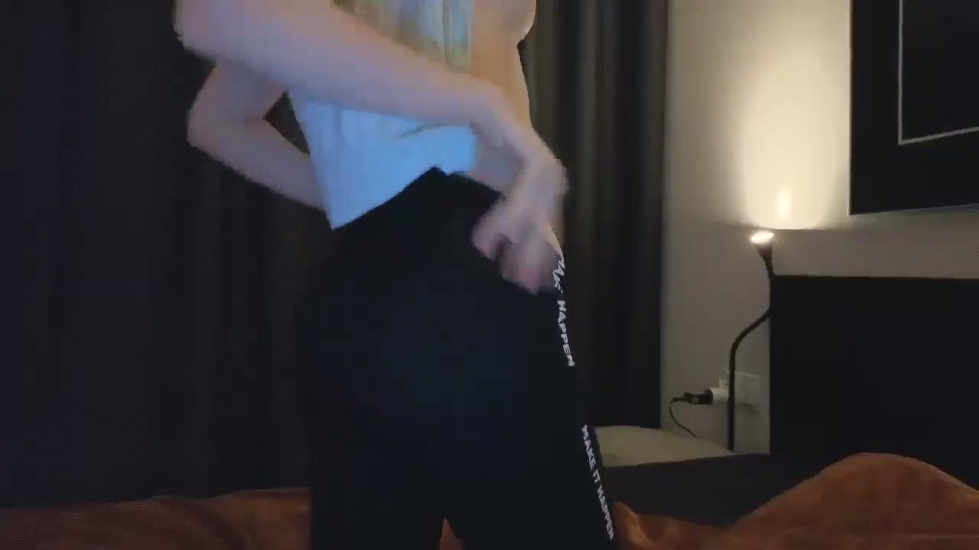 Gallery image thumbnail from Yuri_elfie's myfreecams stream on, 03/03/2025, 04:28 image 5 of 20