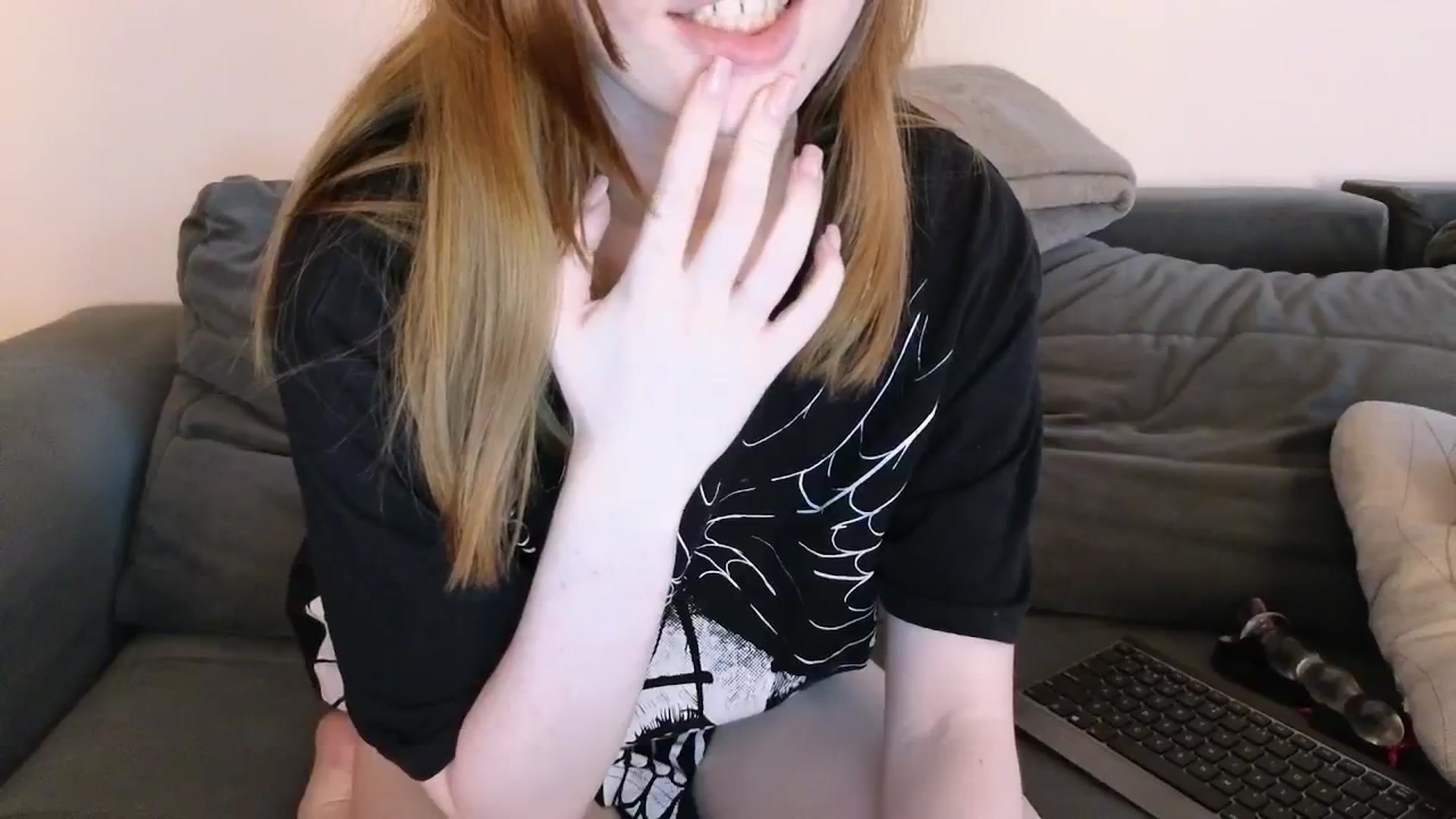 Gallery image thumbnail from Yuri_elfie's myfreecams stream on, 03/13/2025, 16:40 image 11 of 20