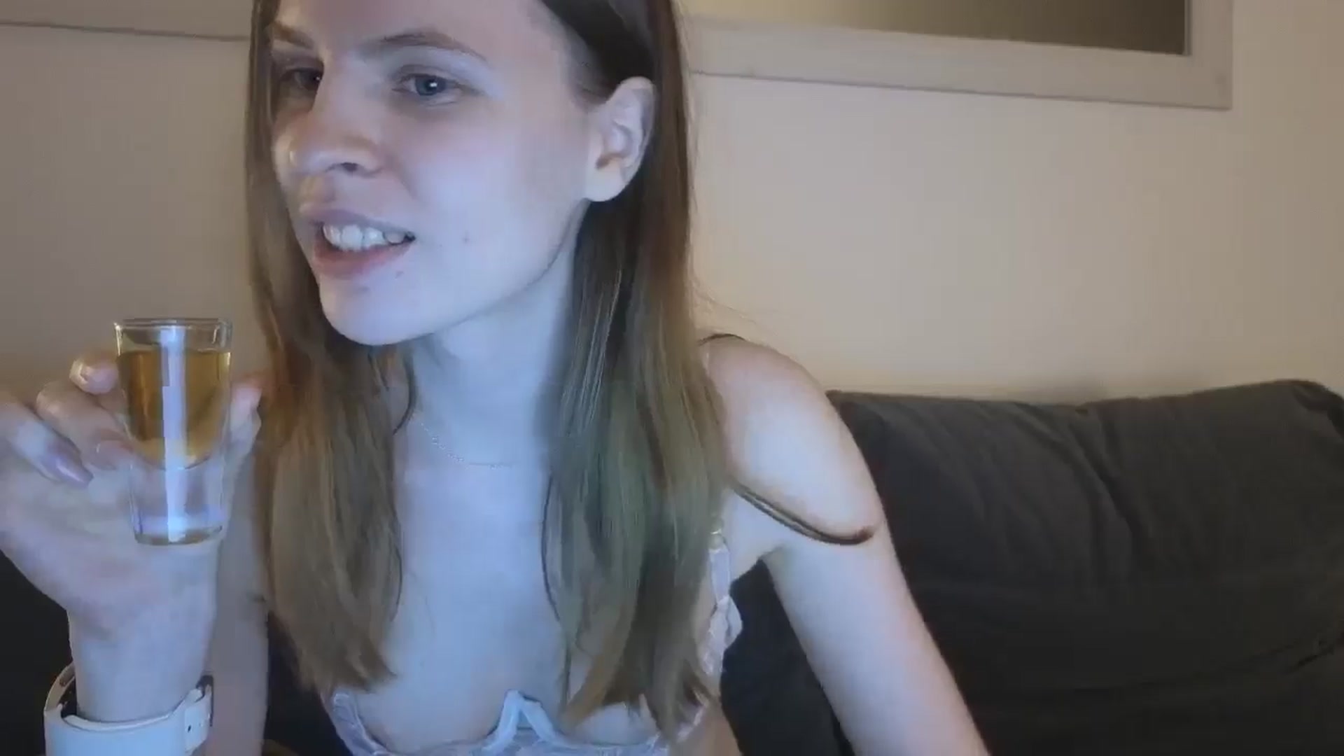 Gallery image thumbnail from Yuri_elfie's myfreecams stream on, 04/10/2025, 05:20 image 9 of 20