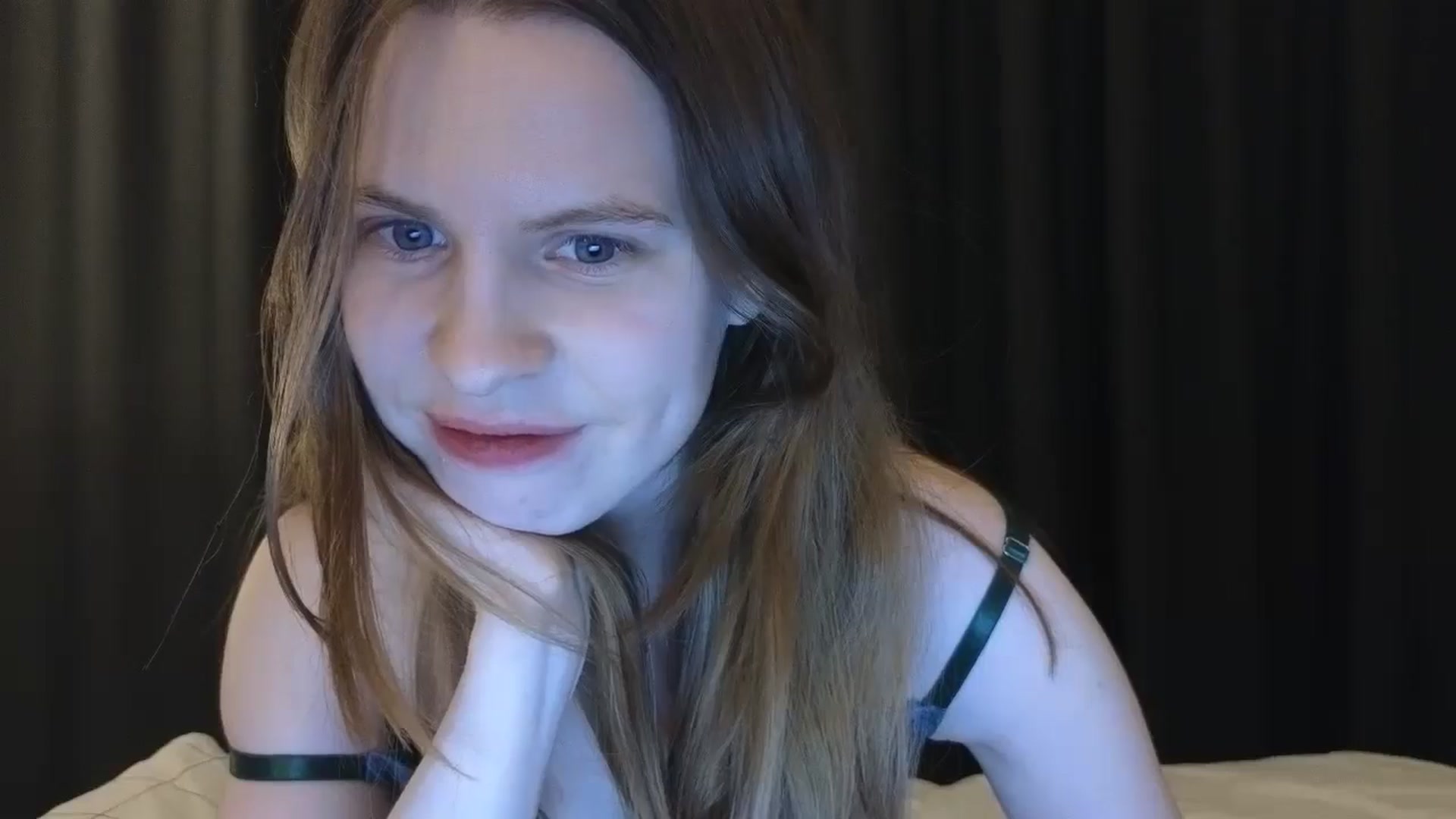Gallery image thumbnail from Yuri_elfie's myfreecams stream on, 04/23/2025, 03:15 image 14 of 20