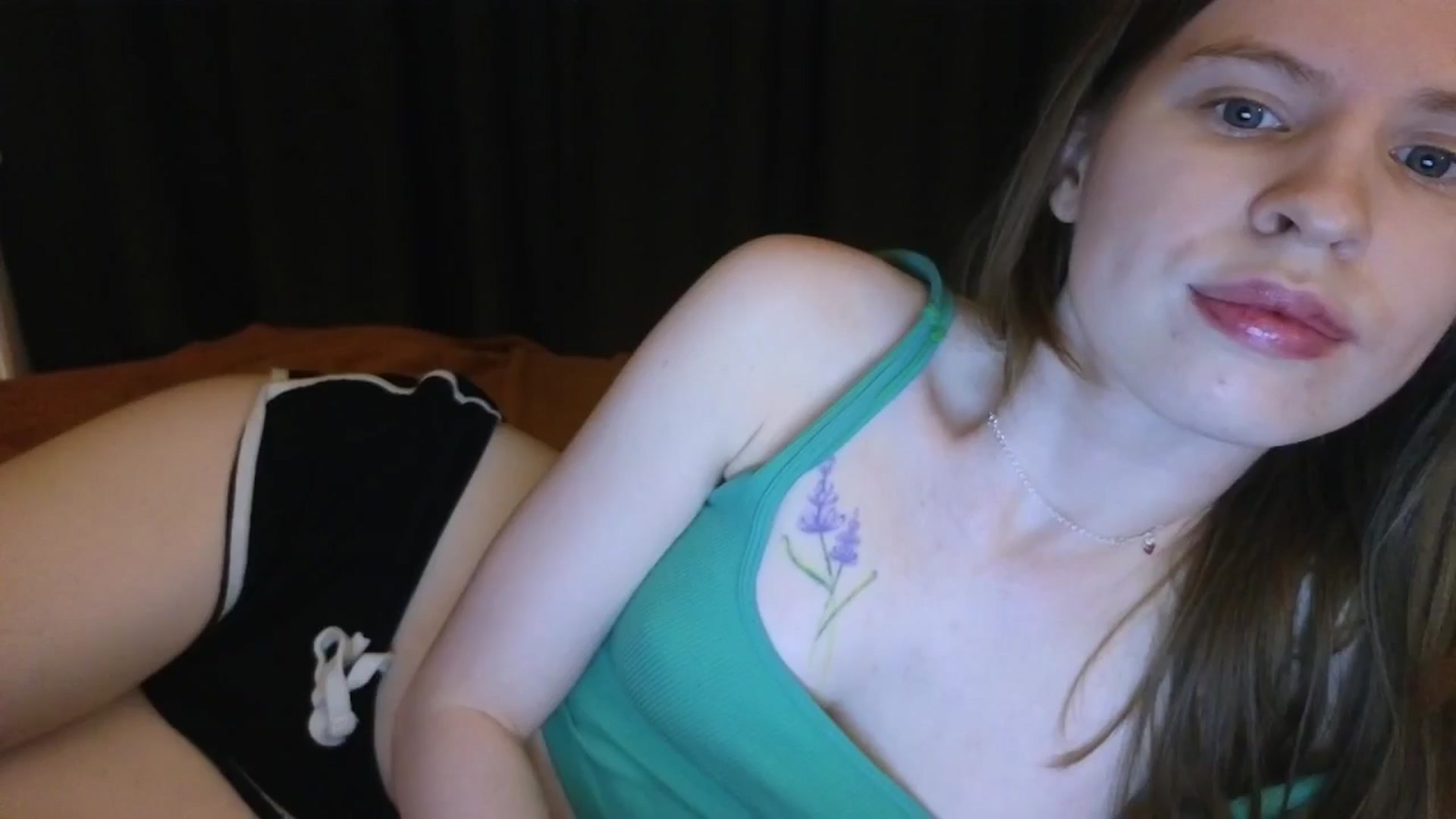 Gallery image thumbnail from Yuri_elfie's myfreecams stream on, 04/29/2025, 05:21 image 10 of 20