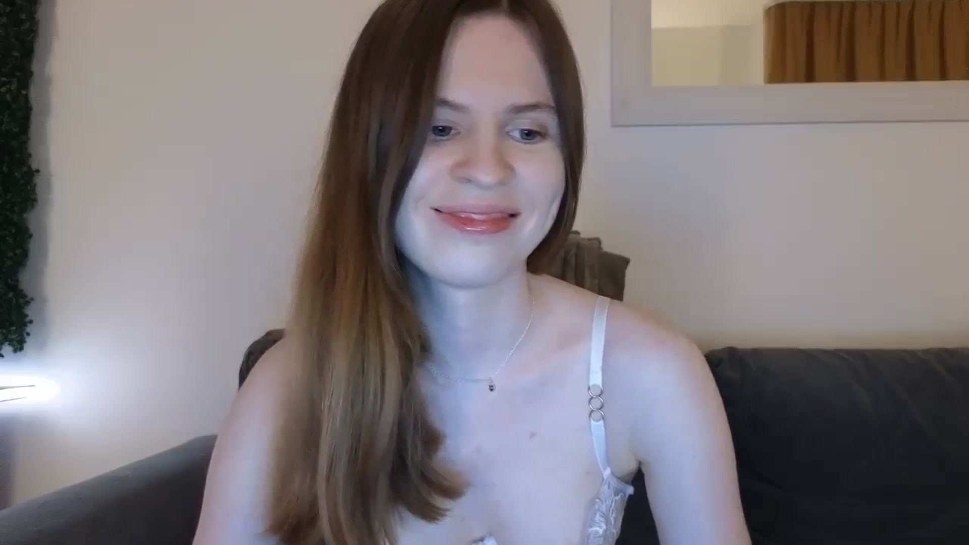 Gallery image thumbnail from Yuri_elfie's myfreecams stream on, 05/16/2025, 03:31 image 2 of 20