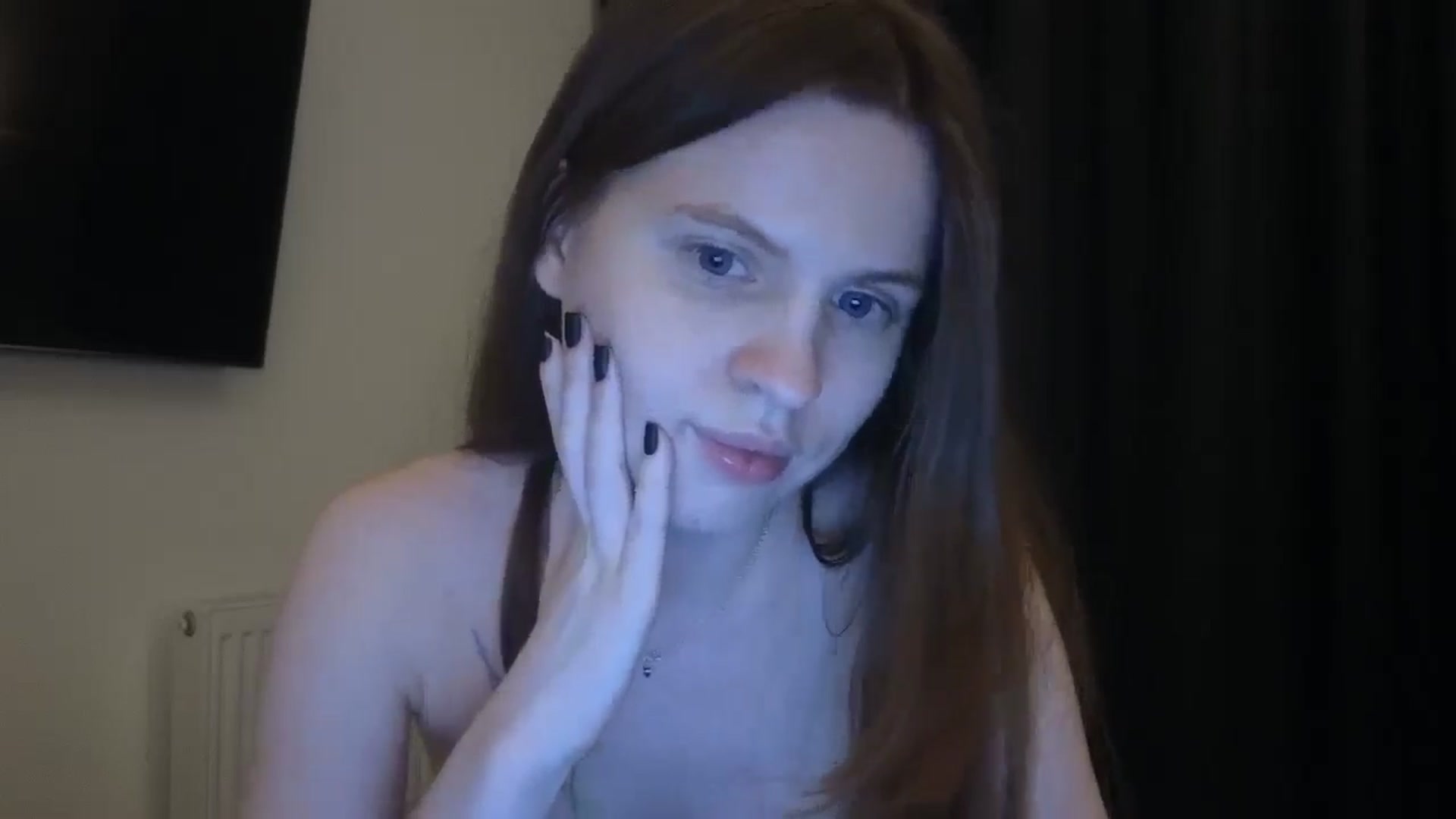 Gallery image thumbnail from Yuri_elfie's myfreecams stream on, 06/11/2025, 01:51 image 18 of 20