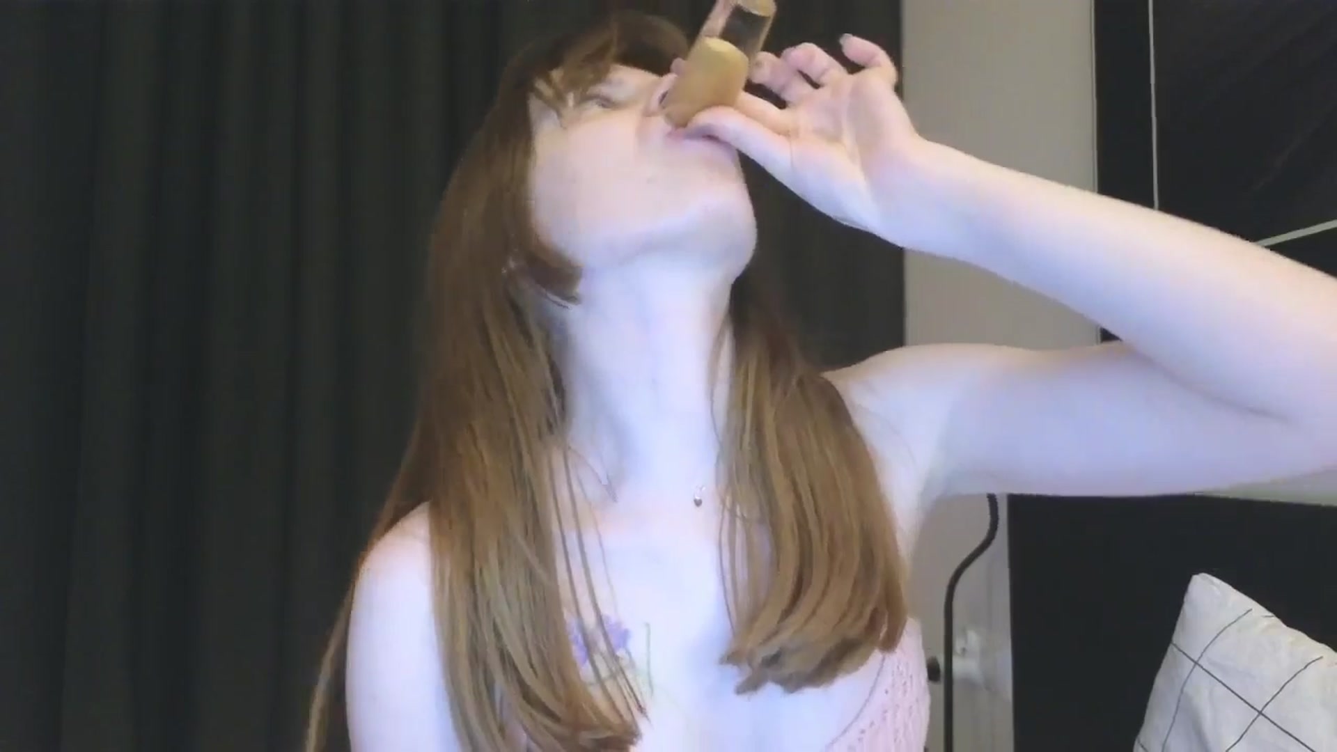 Gallery image thumbnail from Yuri_elfie's myfreecams stream on, 07/16/2025, 04:03 image 18 of 20