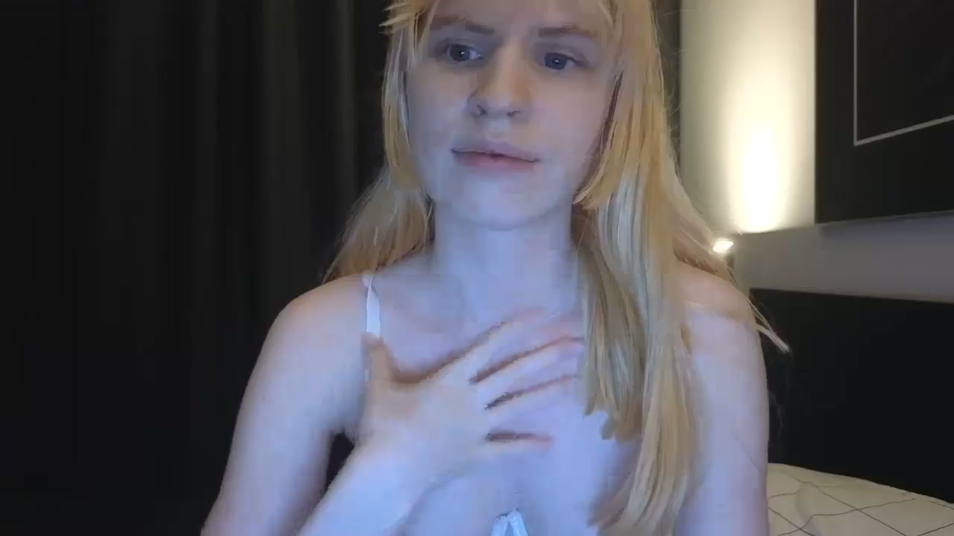 Gallery image thumbnail from Yuri_elfie's myfreecams stream on, 08/08/2025, 24:06 image 20 of 20