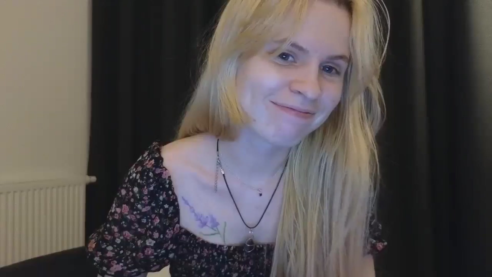 Gallery image thumbnail from Yuri_elfie's myfreecams stream on, 10/11/2025, 24:02 image 17 of 20