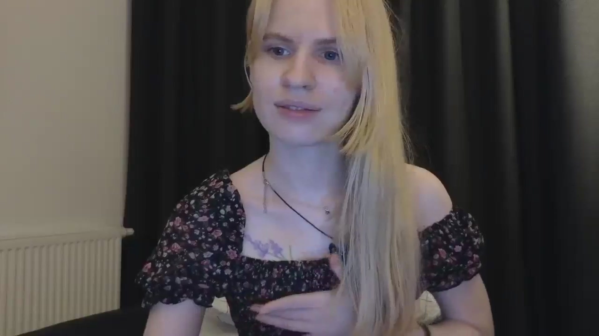 Gallery image thumbnail from Yuri_elfie's myfreecams stream on, 10/11/2025, 24:02 image 12 of 20