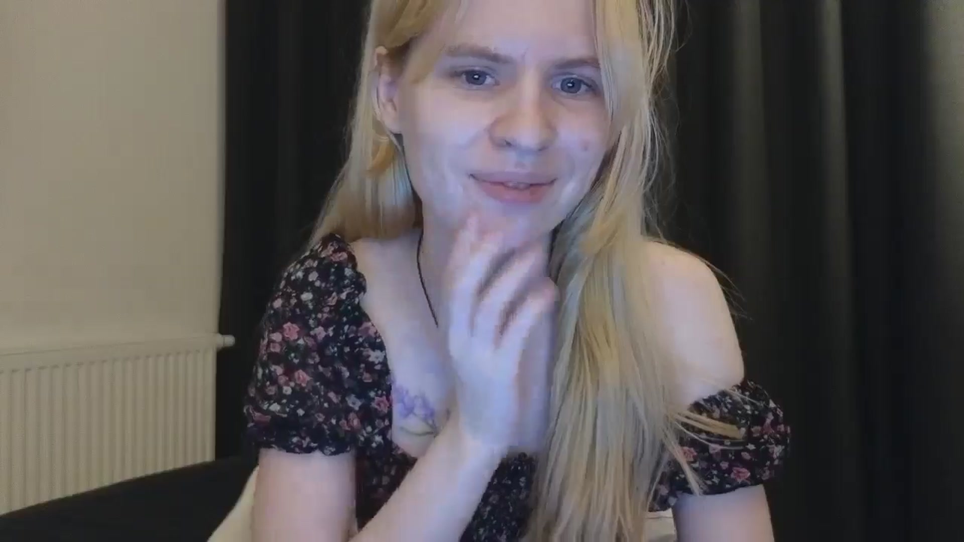 Gallery image thumbnail from Yuri_elfie's myfreecams stream on, 10/11/2025, 24:02 image 2 of 20