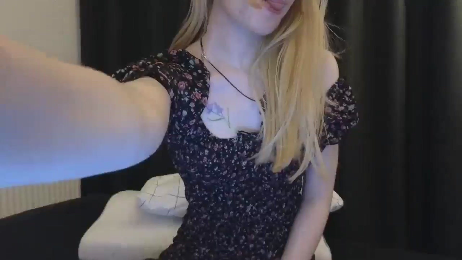 Gallery image thumbnail from Yuri_elfie's myfreecams stream on, 10/11/2025, 24:02 image 13 of 20