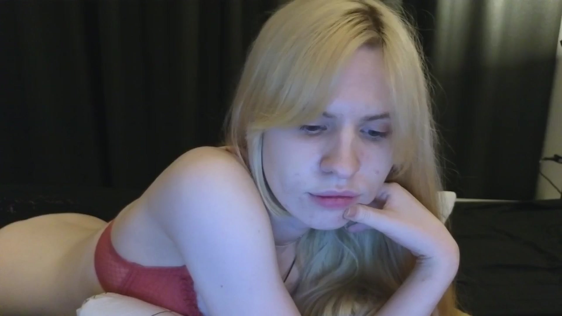 Gallery image thumbnail from Yuri_elfie's myfreecams stream on, 10/13/2025, 20:21 image 10 of 20