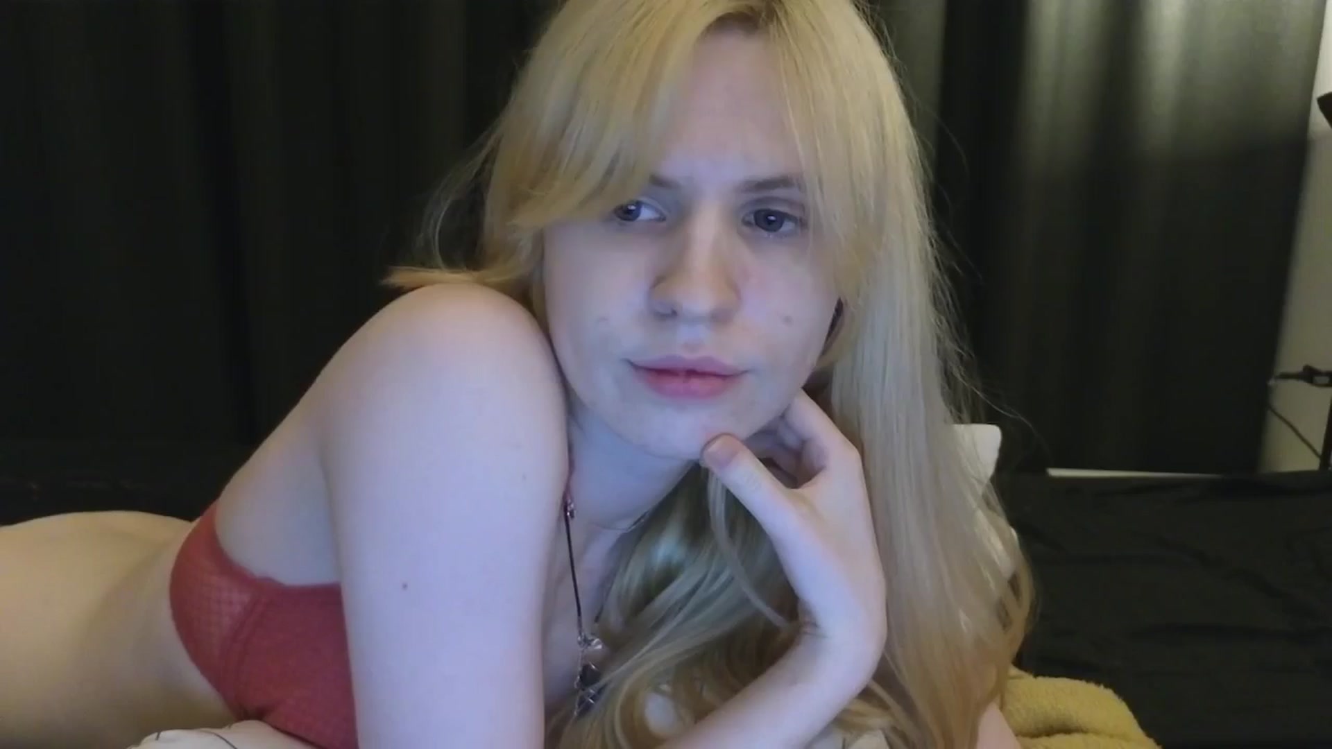 Gallery image thumbnail from Yuri_elfie's myfreecams stream on, 10/13/2025, 20:21 image 12 of 20