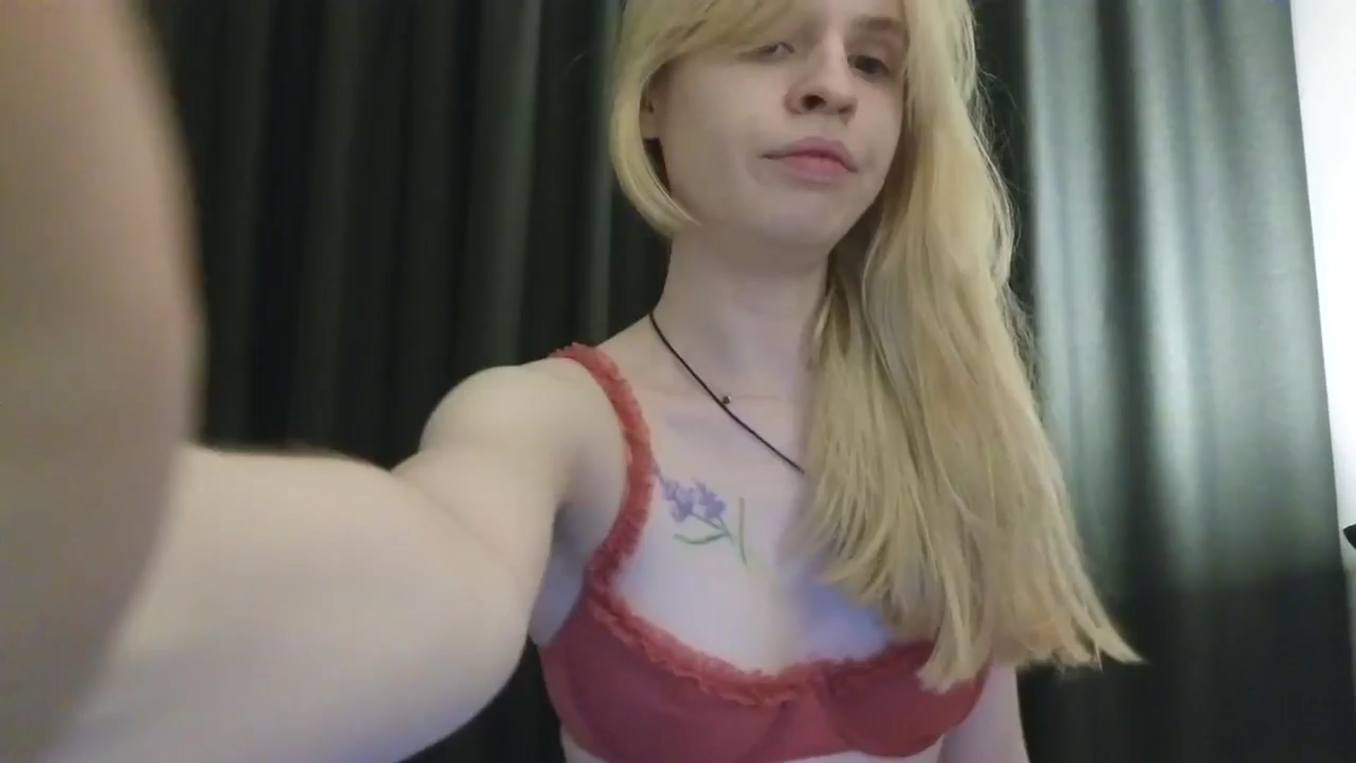 Gallery image thumbnail from Yuri_elfie's myfreecams stream on, 10/13/2025, 20:21 image 15 of 20