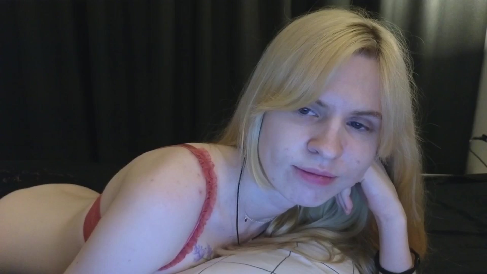 Gallery image thumbnail from Yuri_elfie's myfreecams stream on, 10/13/2025, 20:21 image 7 of 20