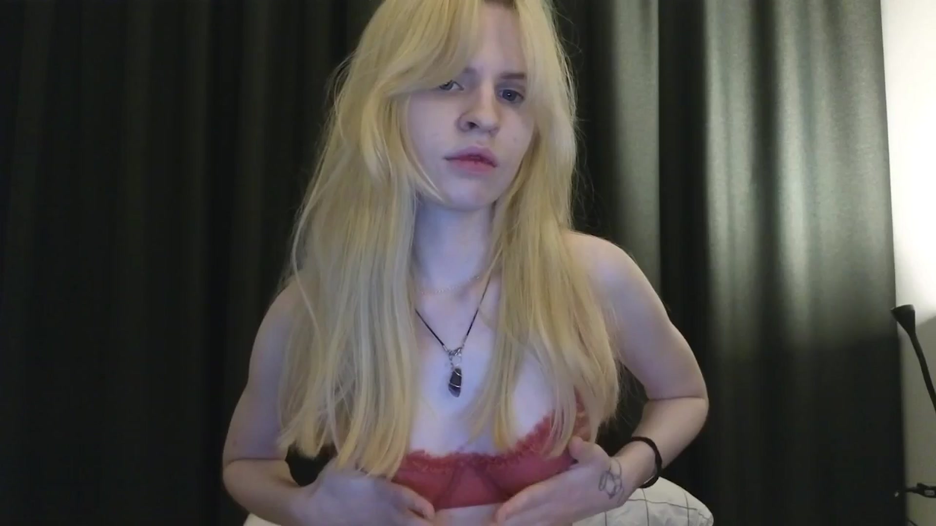 Gallery image thumbnail from Yuri_elfie's myfreecams stream on, 10/13/2025, 22:05 image 4 of 20
