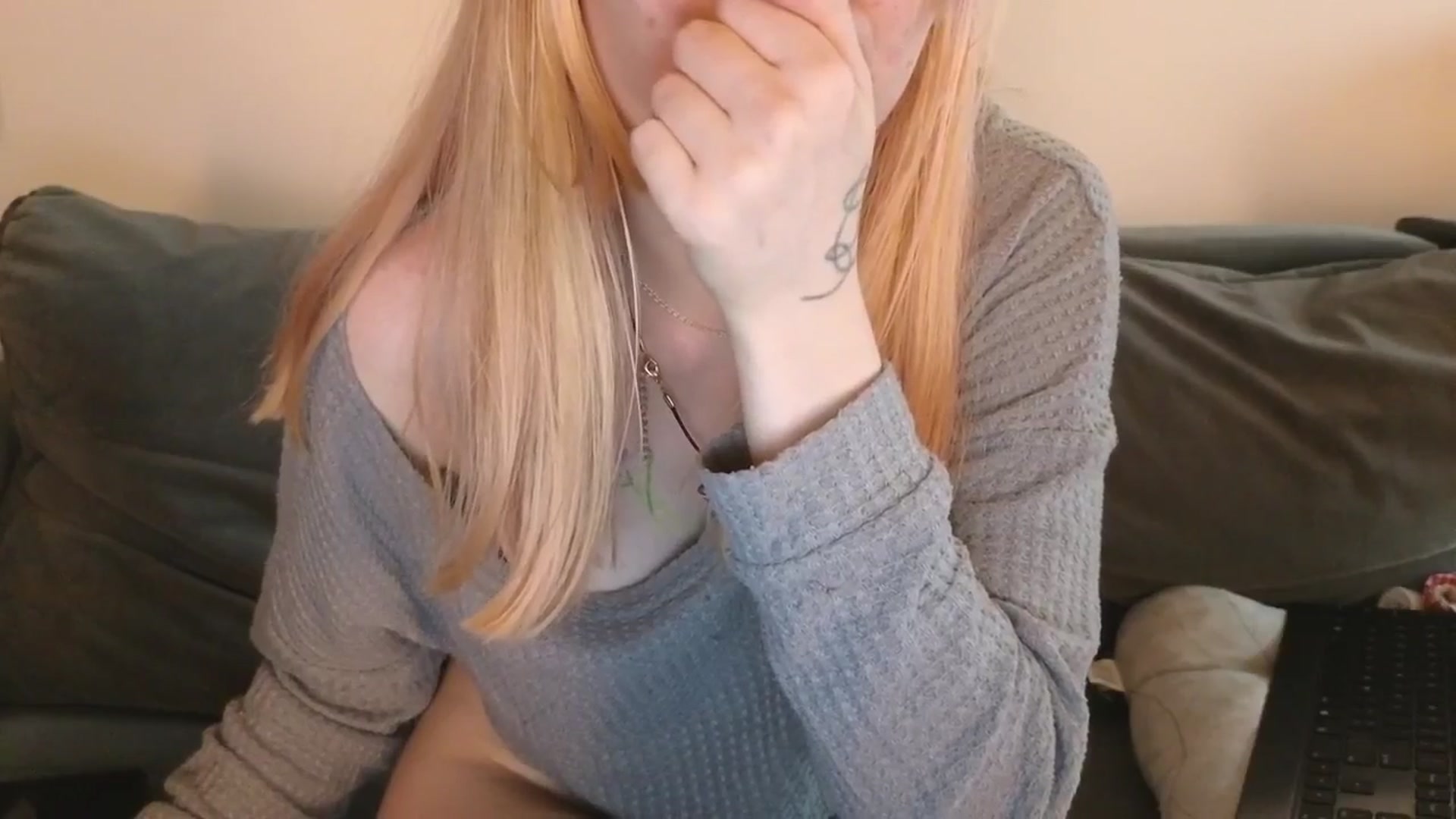 Gallery image thumbnail from Yuri_elfie's myfreecams stream on, 10/25/2025, 14:47 image 10 of 20