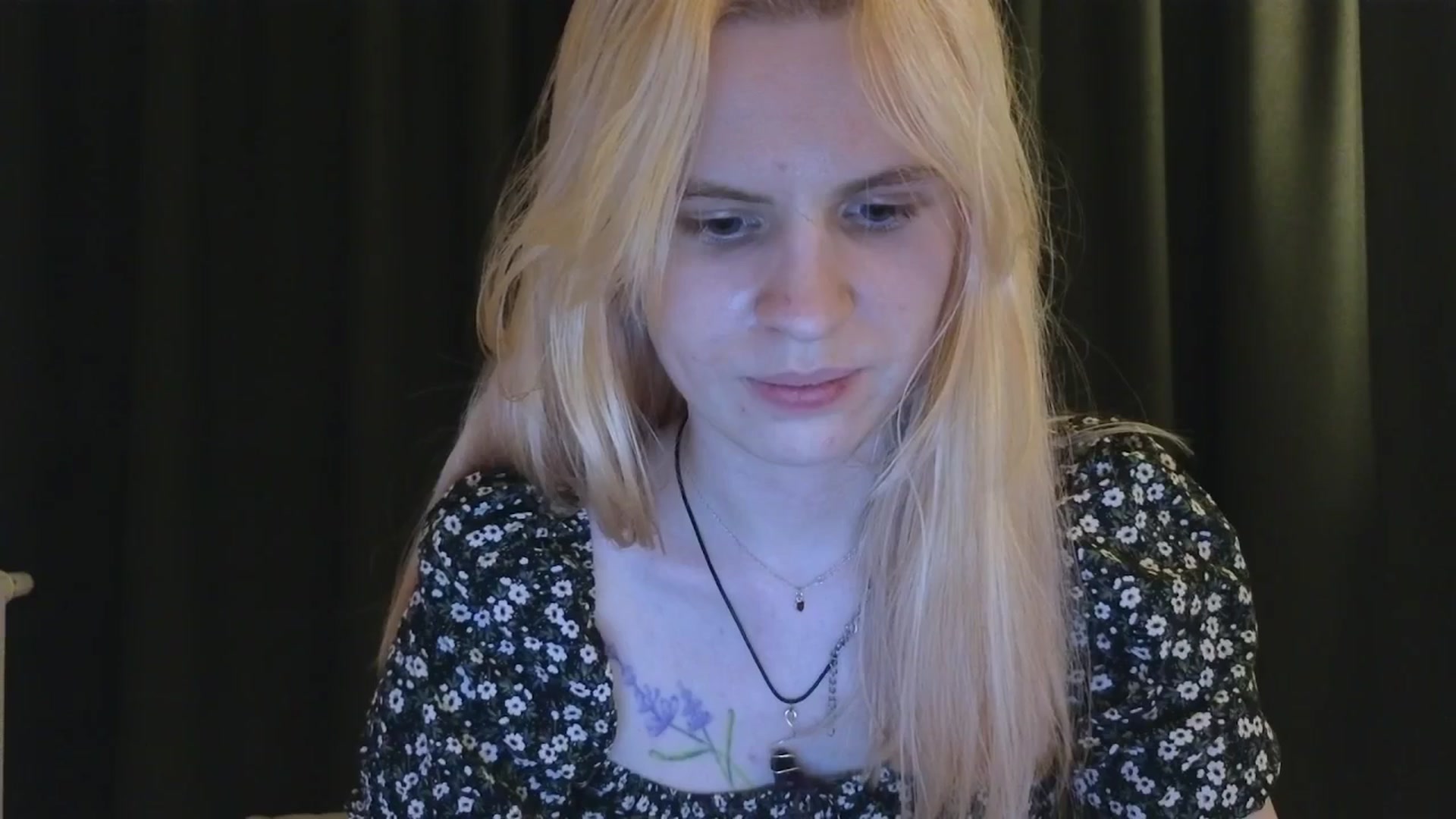 Gallery image thumbnail from Yuri_elfie's myfreecams stream on, 11/02/2025, 24:04 image 19 of 20