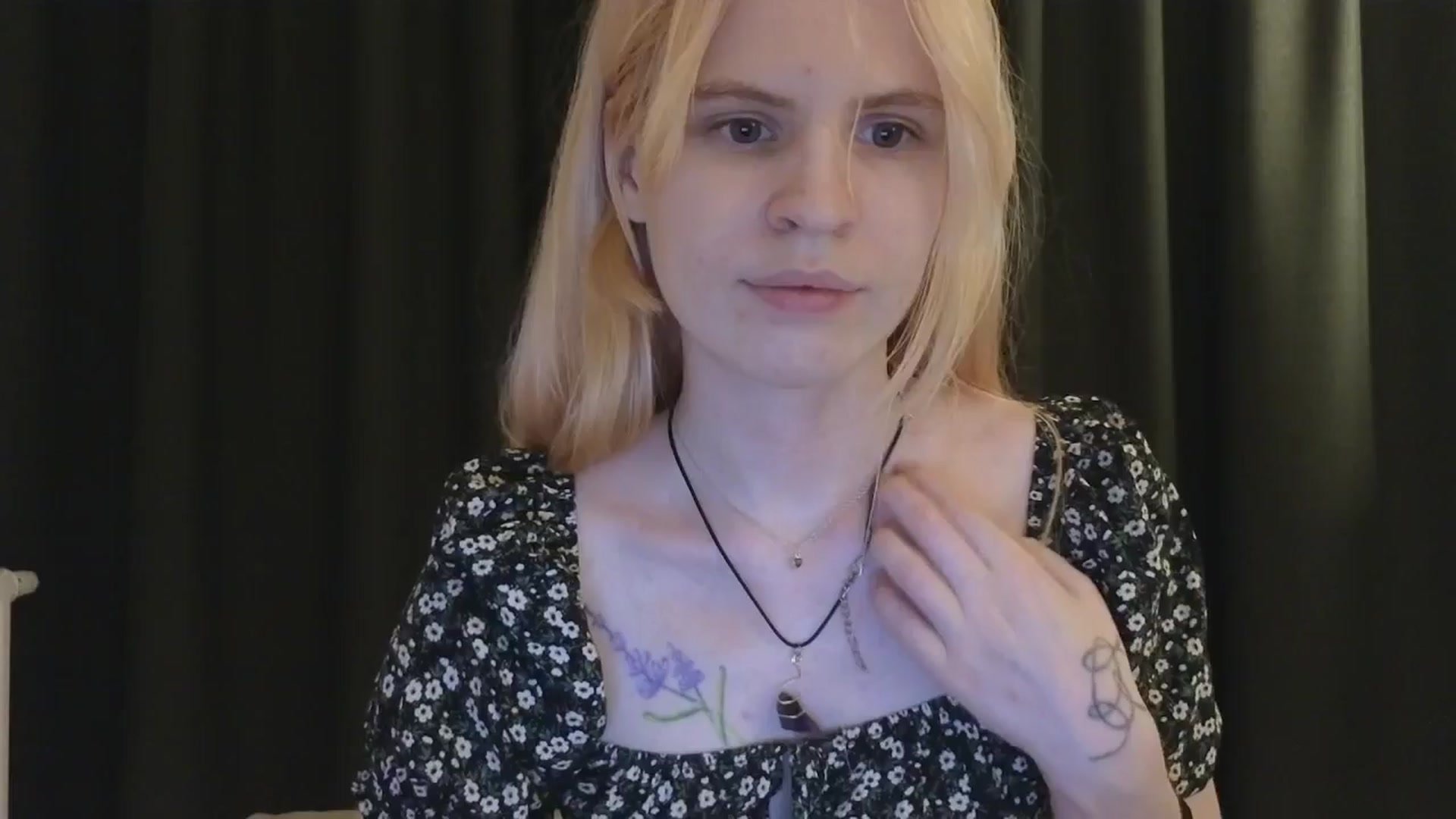 Gallery image thumbnail from Yuri_elfie's myfreecams stream on, 11/02/2025, 24:38 image 15 of 20