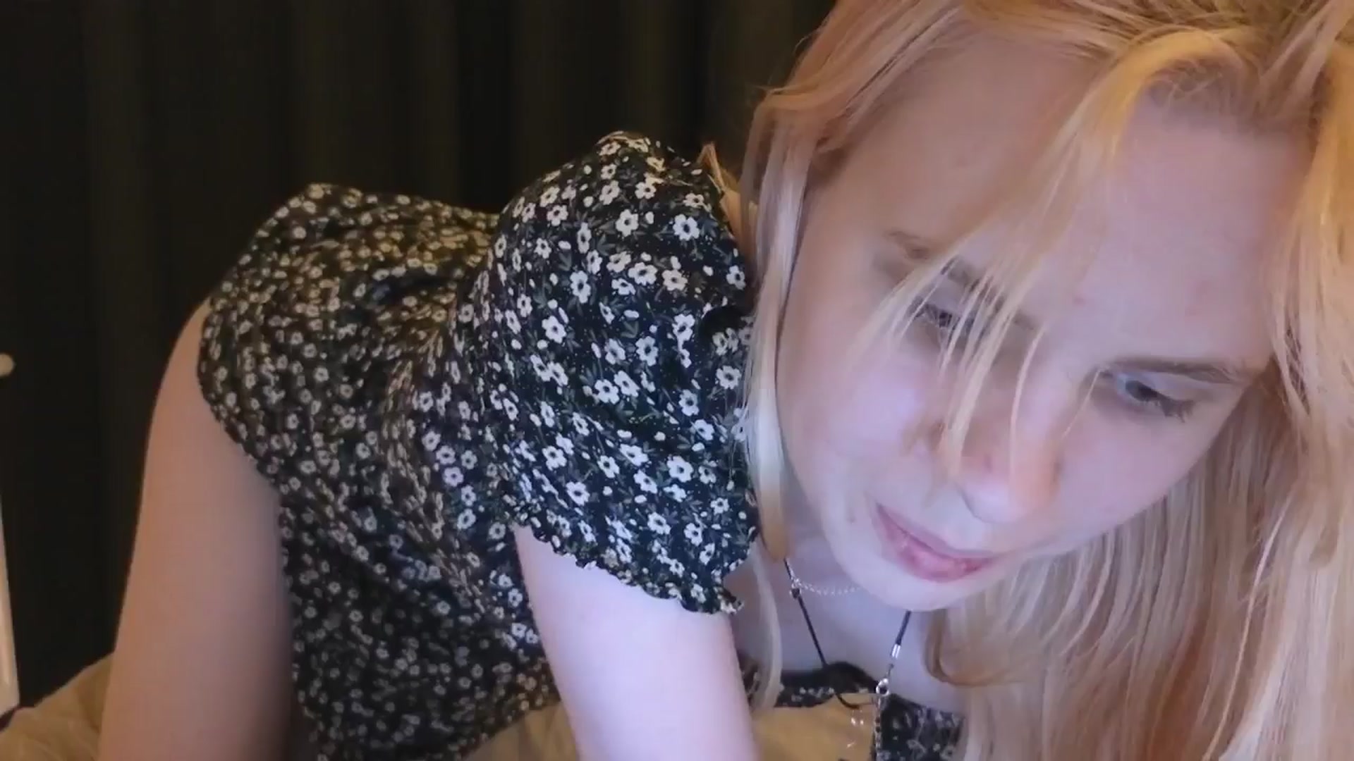 Gallery image thumbnail from Yuri_elfie's myfreecams stream on, 11/02/2025, 24:38 image 12 of 20