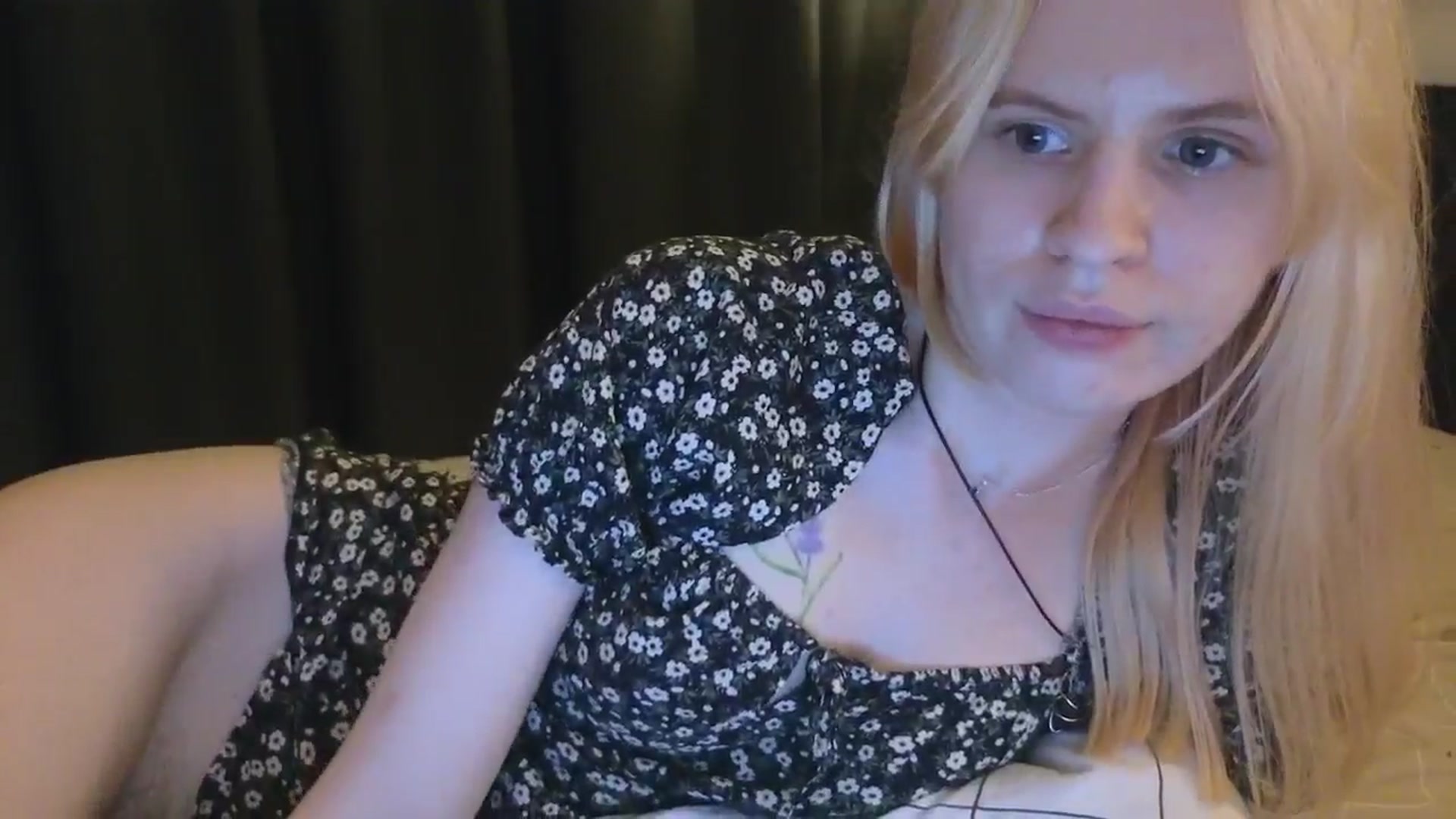 Gallery image thumbnail from Yuri_elfie's myfreecams stream on, 11/02/2025, 01:15 image 9 of 20