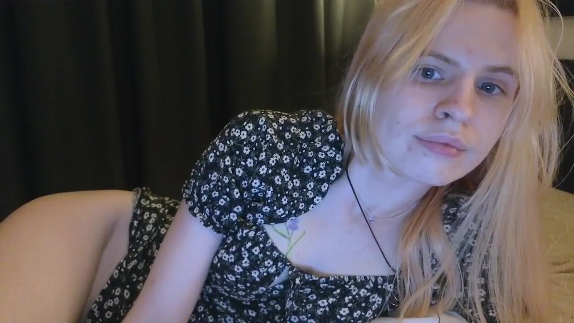 Gallery image thumbnail from Yuri_elfie's myfreecams stream on, 11/02/2025, 01:15 image 8 of 20