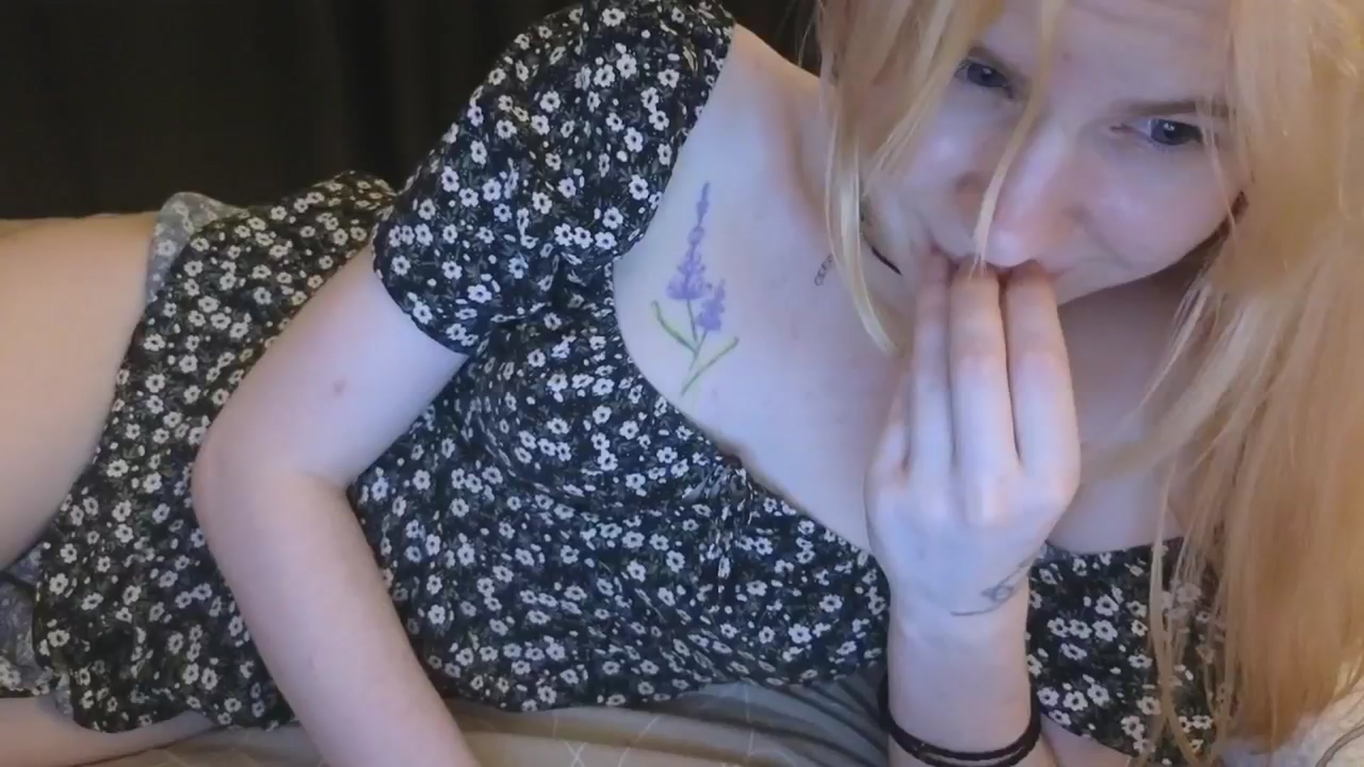Gallery image thumbnail from Yuri_elfie's myfreecams stream on, 11/02/2025, 05:11 image 8 of 20