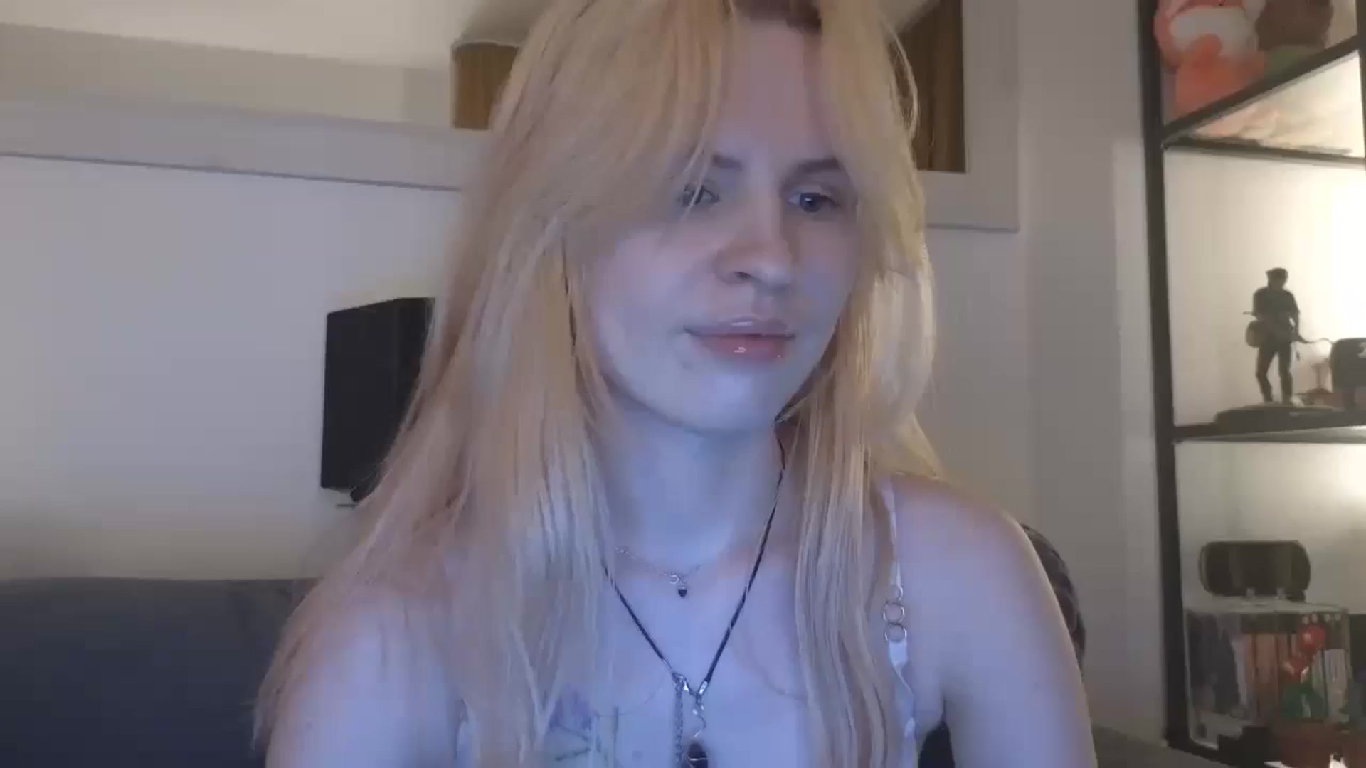 Gallery image thumbnail from Yuri_elfie's myfreecams stream on, 11/04/2025, 02:47 image 9 of 20