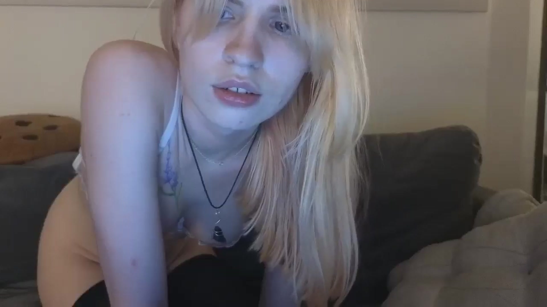 Gallery image thumbnail from Yuri_elfie's myfreecams stream on, 11/04/2025, 03:58 image 16 of 20
