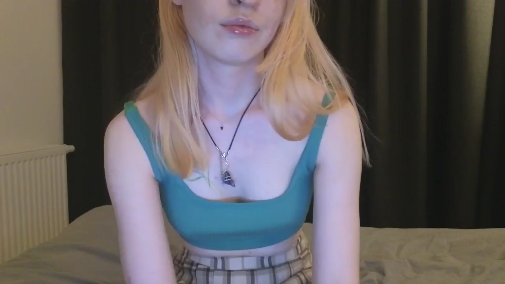 Gallery image thumbnail from Yuri_elfie's myfreecams stream on, 11/06/2025, 04:09 image 6 of 20
